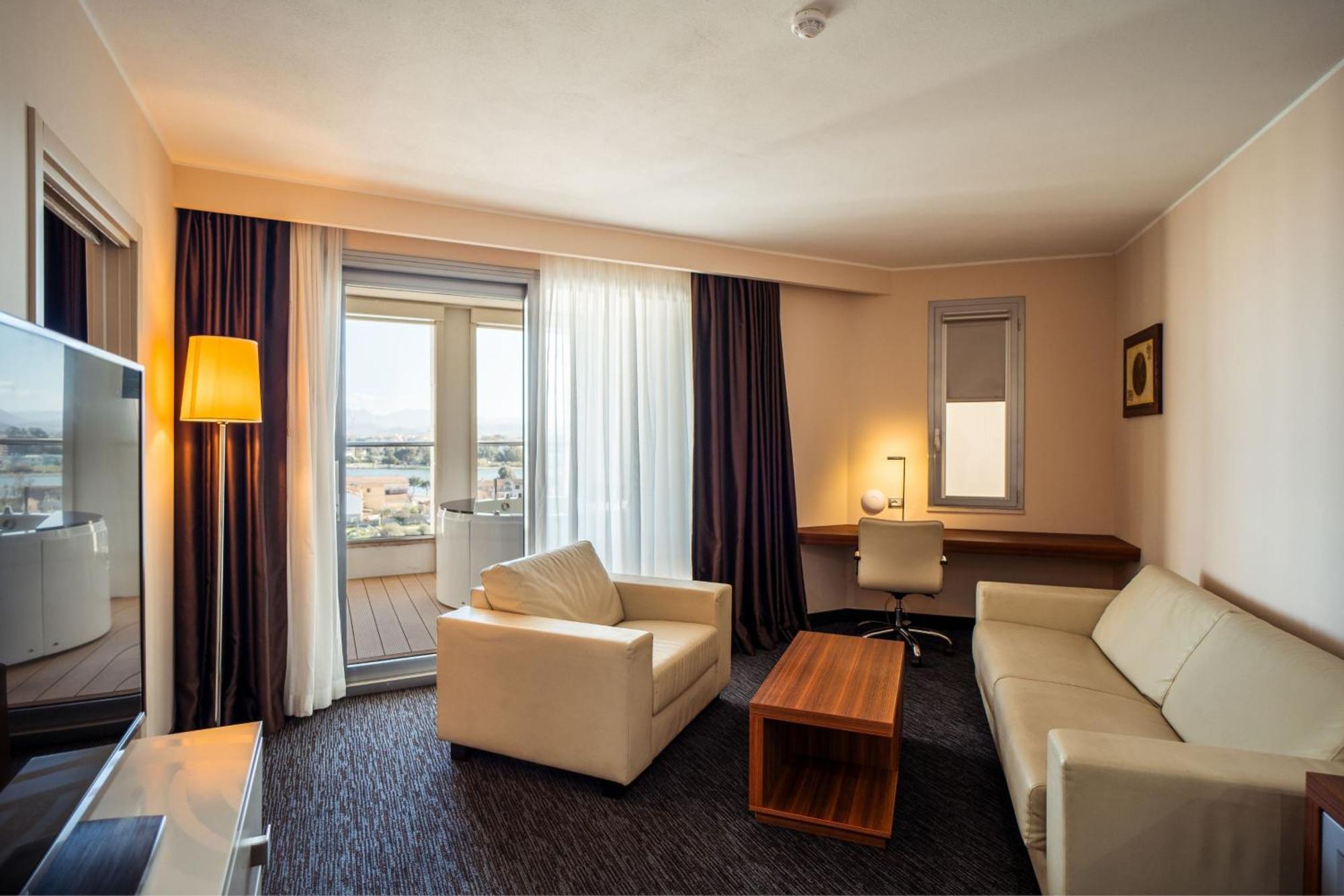 One-Bedroom Spa Suite with King and Sofa Bed - Harbor View,1583078486:JPEG