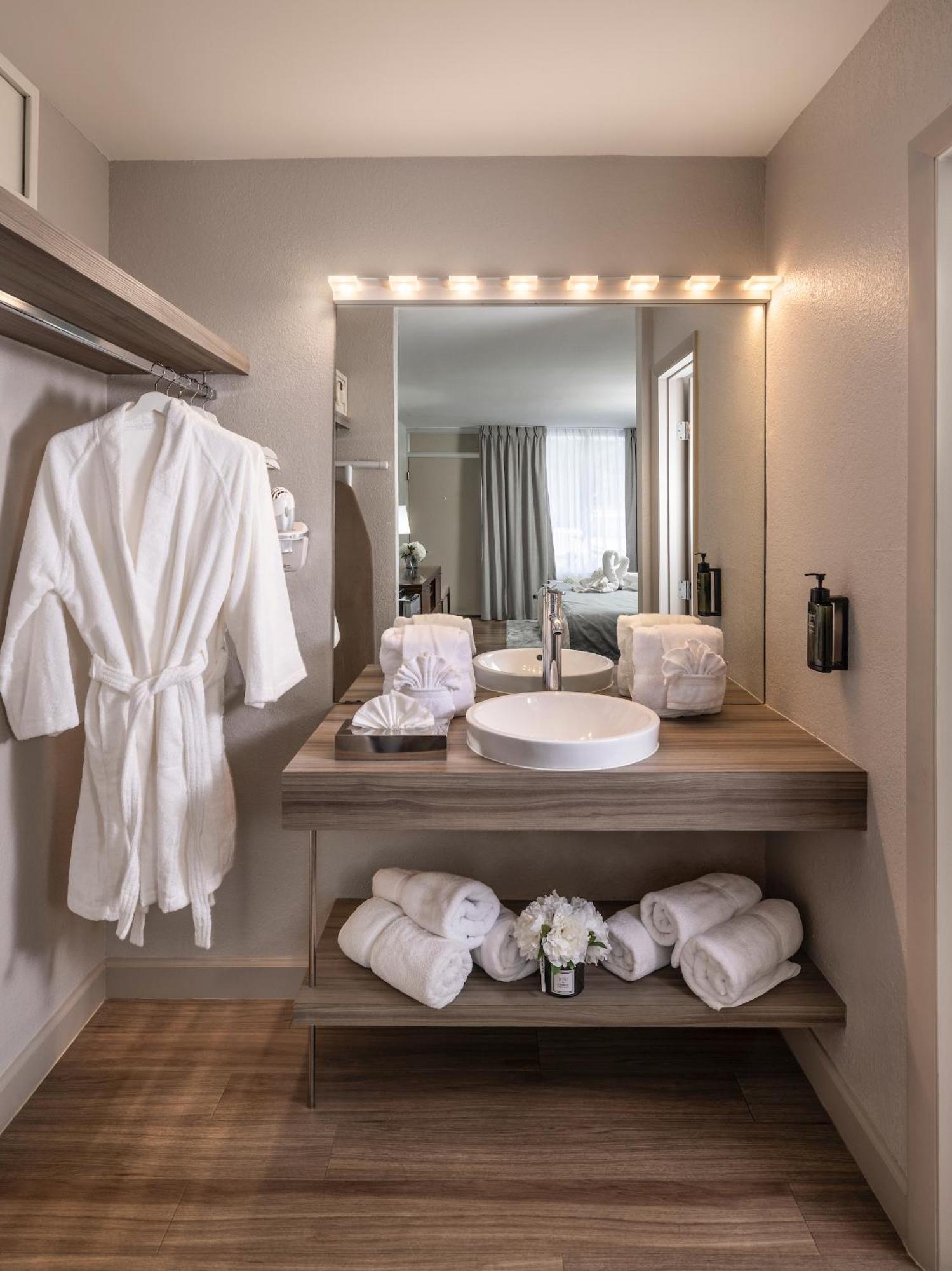 Elite Queen Room with Two Queen Beds - Mobility and Hearing Accessible/Non-Smoking
