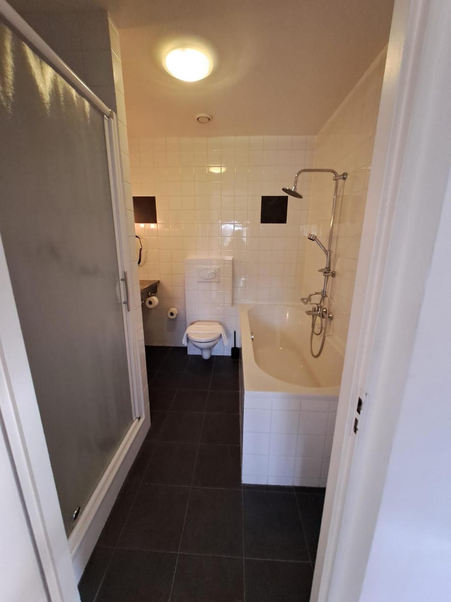 Deluxe Double Room Bath