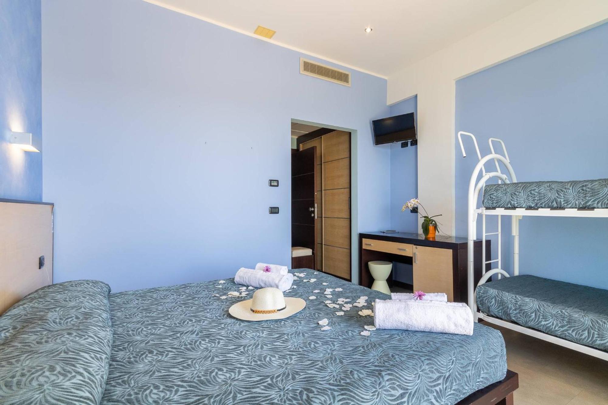 Triple Room Balcony See View