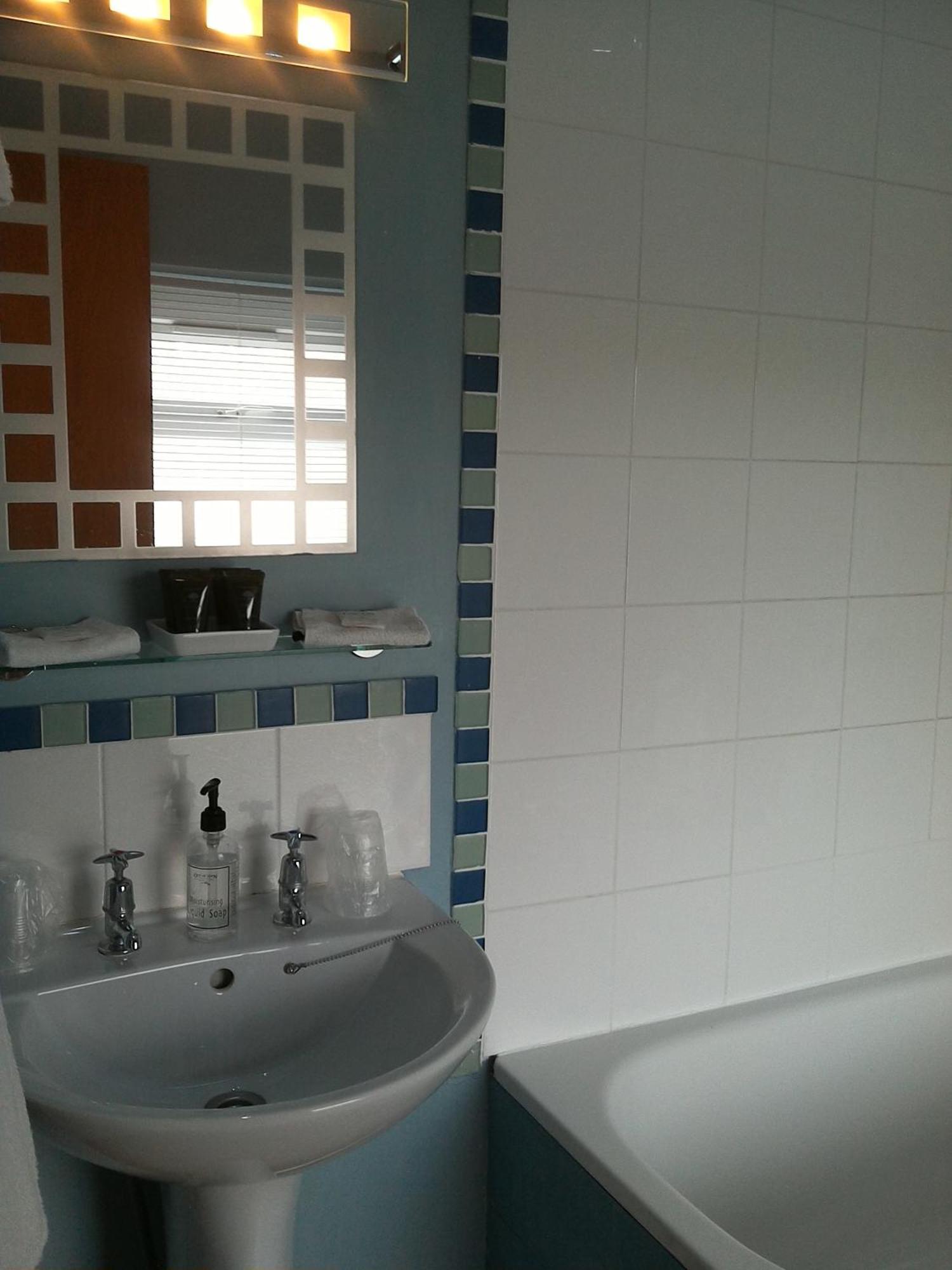 Twin Room Private Bathroom