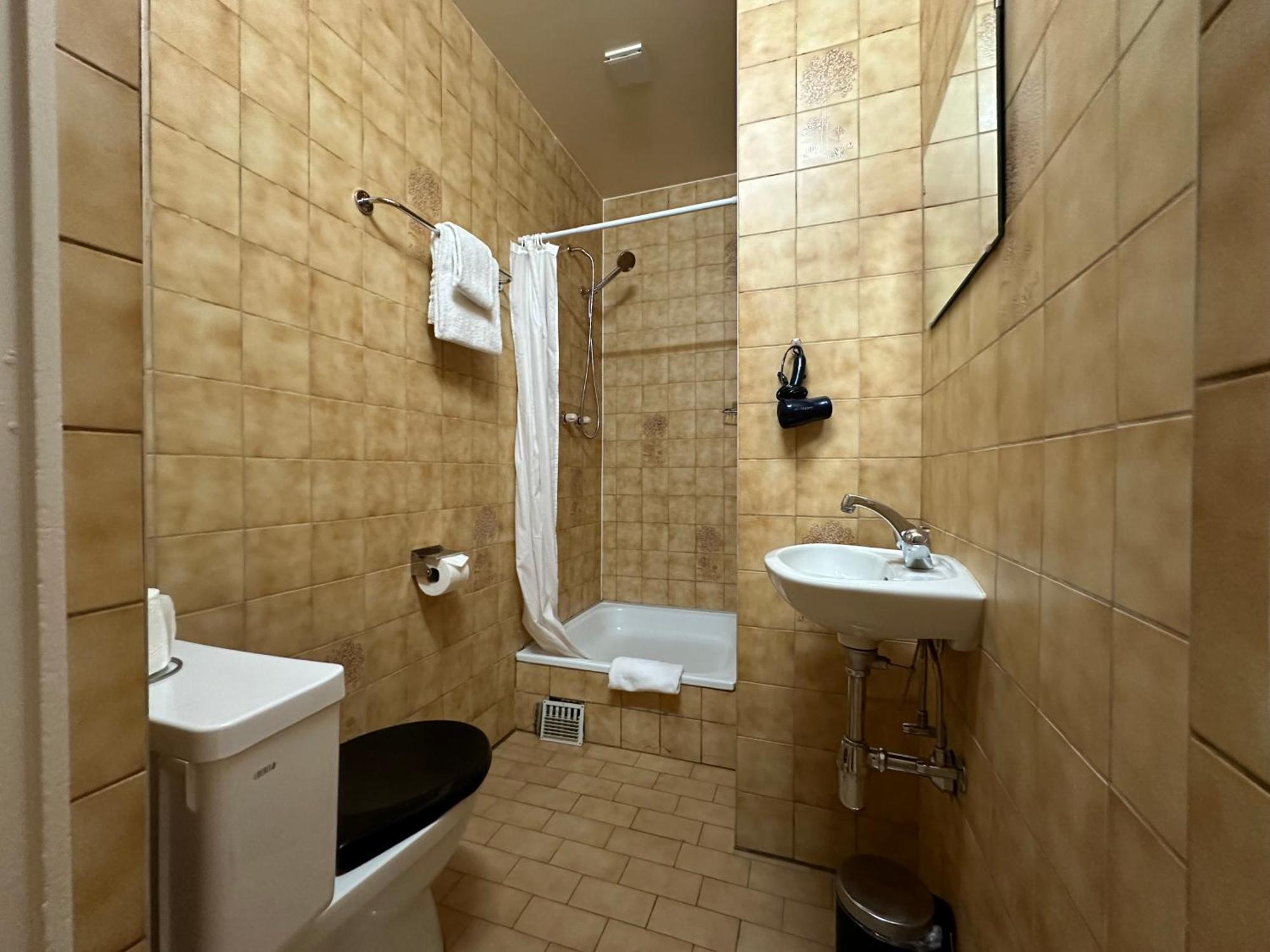Eenpersoonskamer met Externe Eigen Badkamer
