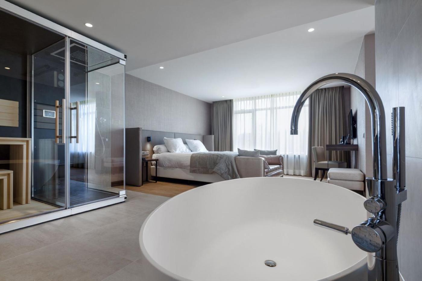 Suite Spa Bath,1599638744:JPEG