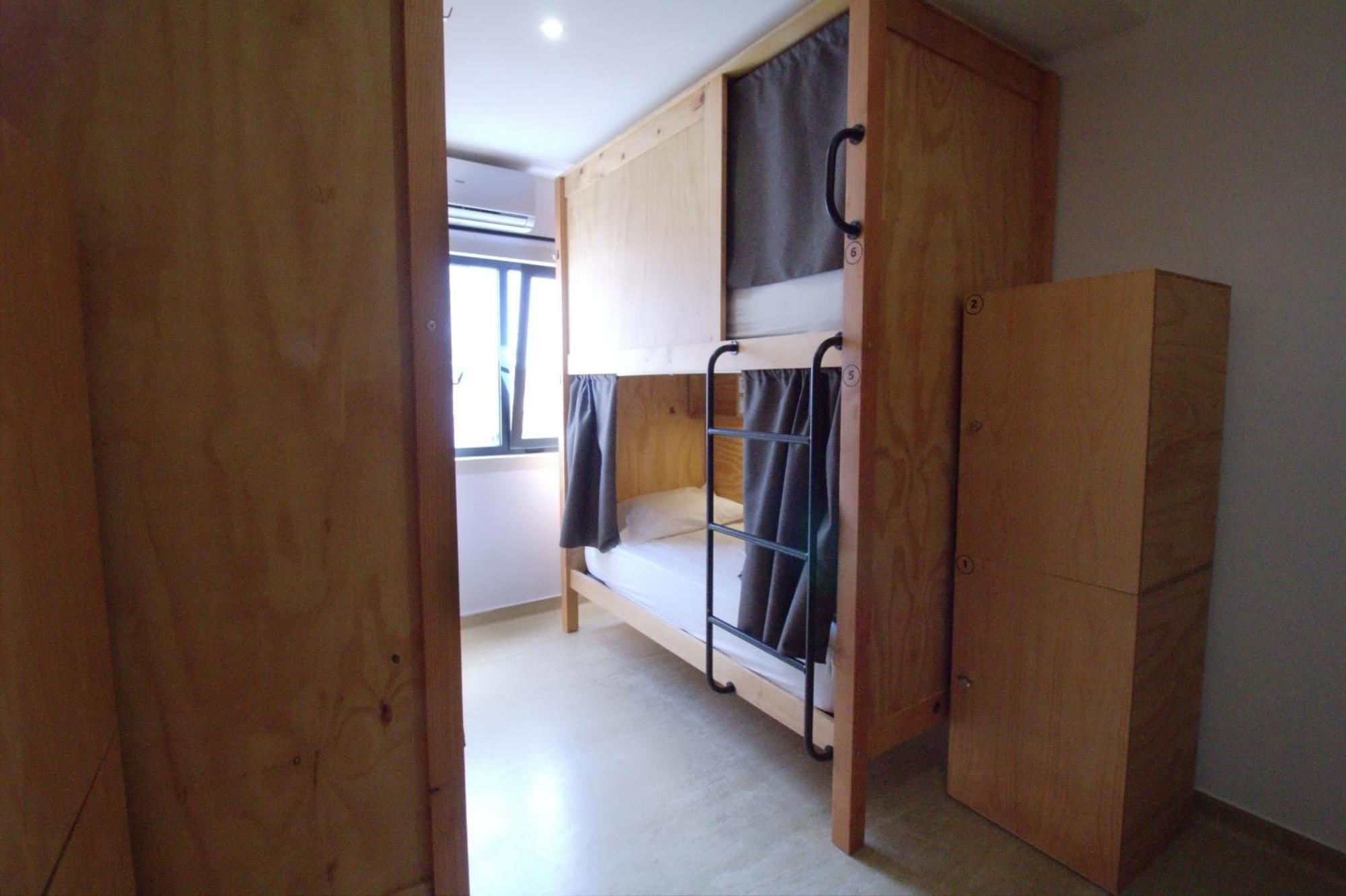 Bed in een Gemengde Slaapzaal met 6 Bedden