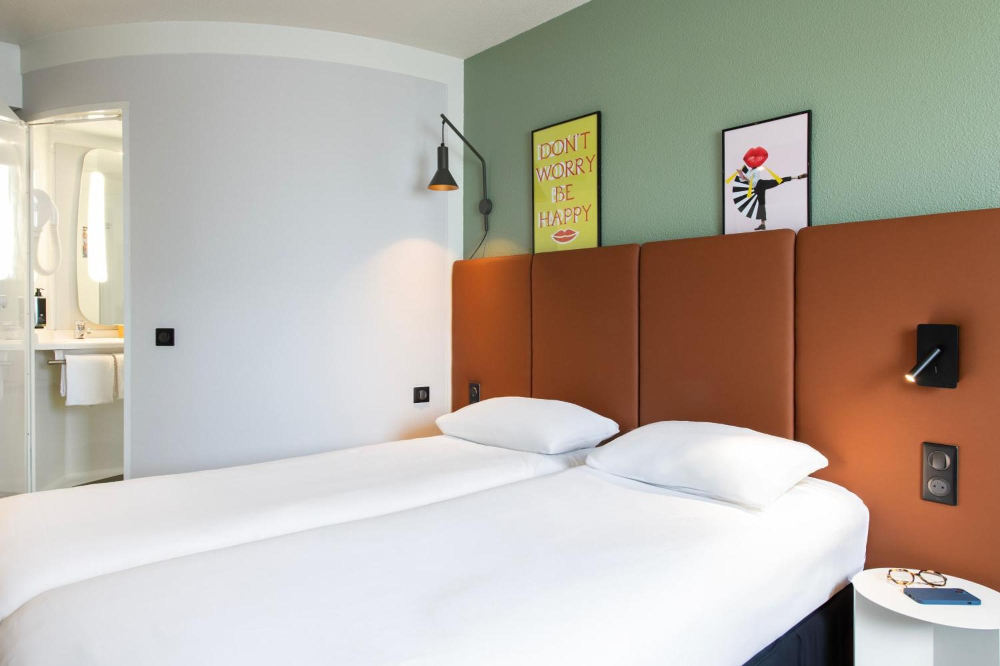 Standard Twin Room