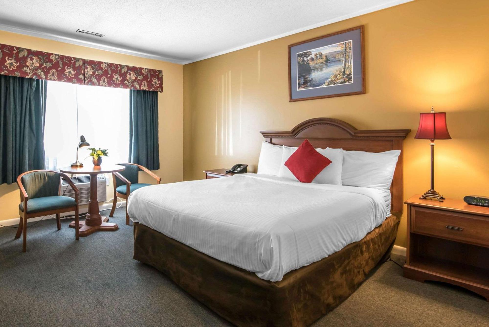 Queen Room,1605382383:JPEG