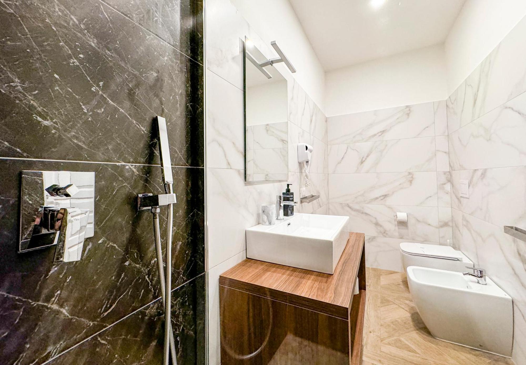 Deluxe Room,1606718327:JPEG