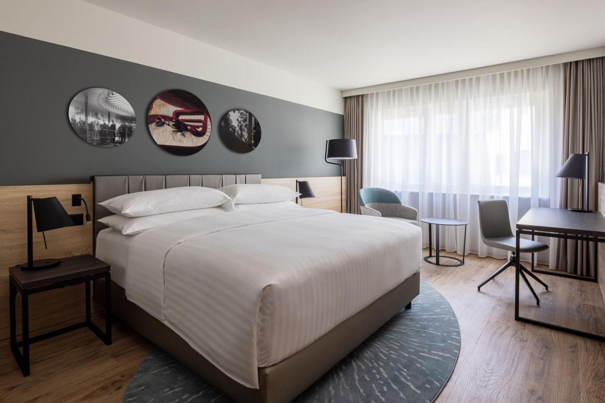 Deluxe King Room