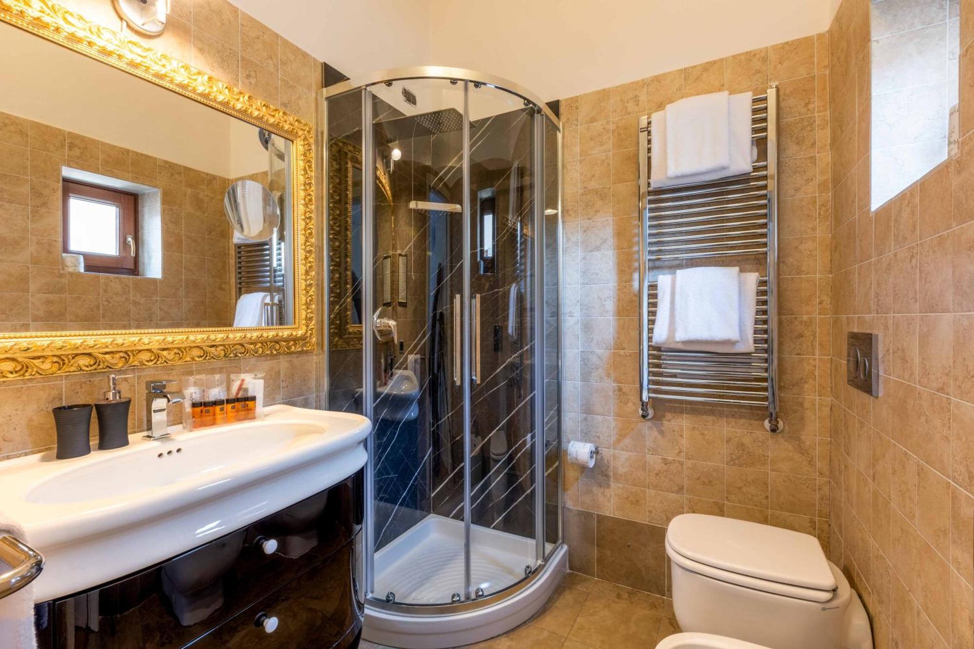 Double Room,1611056735:JPEG