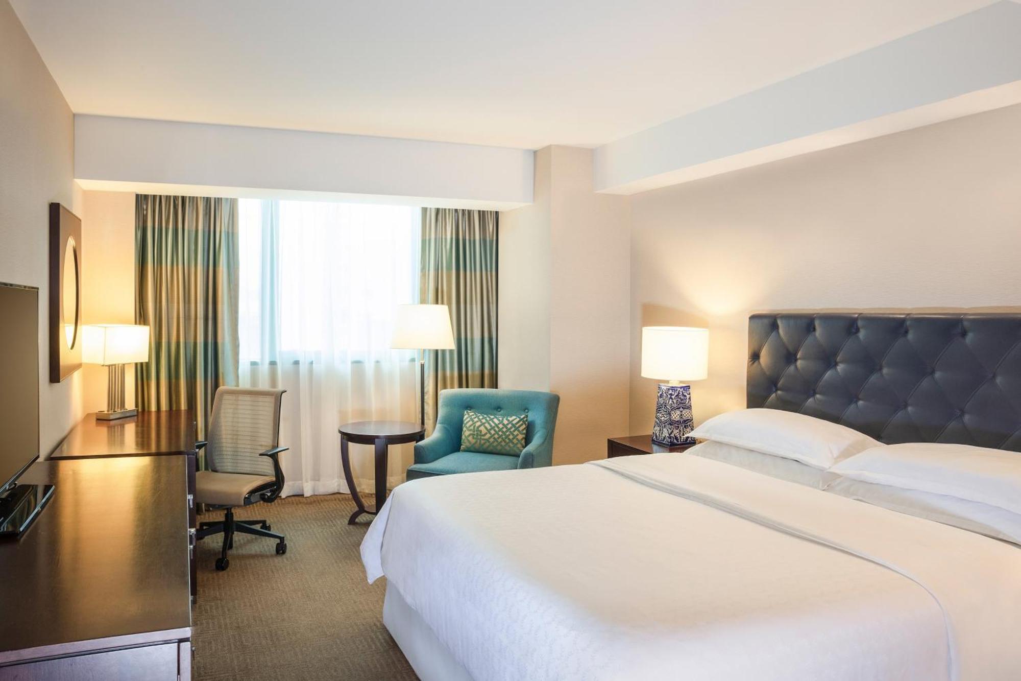 Business Deluxe, Guest room, 1 King,1613663912:JPEG