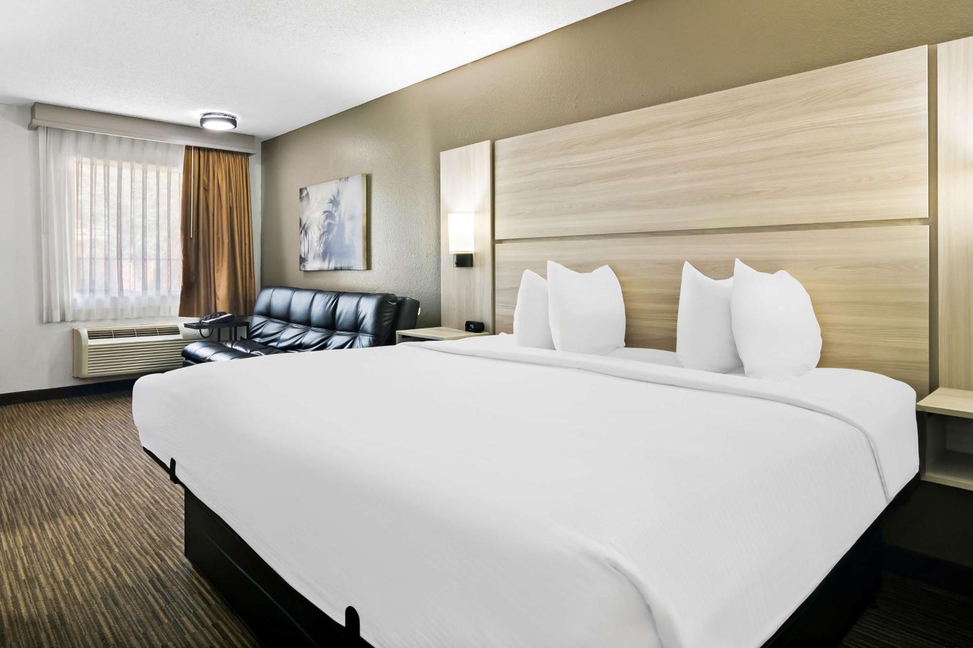 King Suite - Non-Smoking,1622039710:JPEG