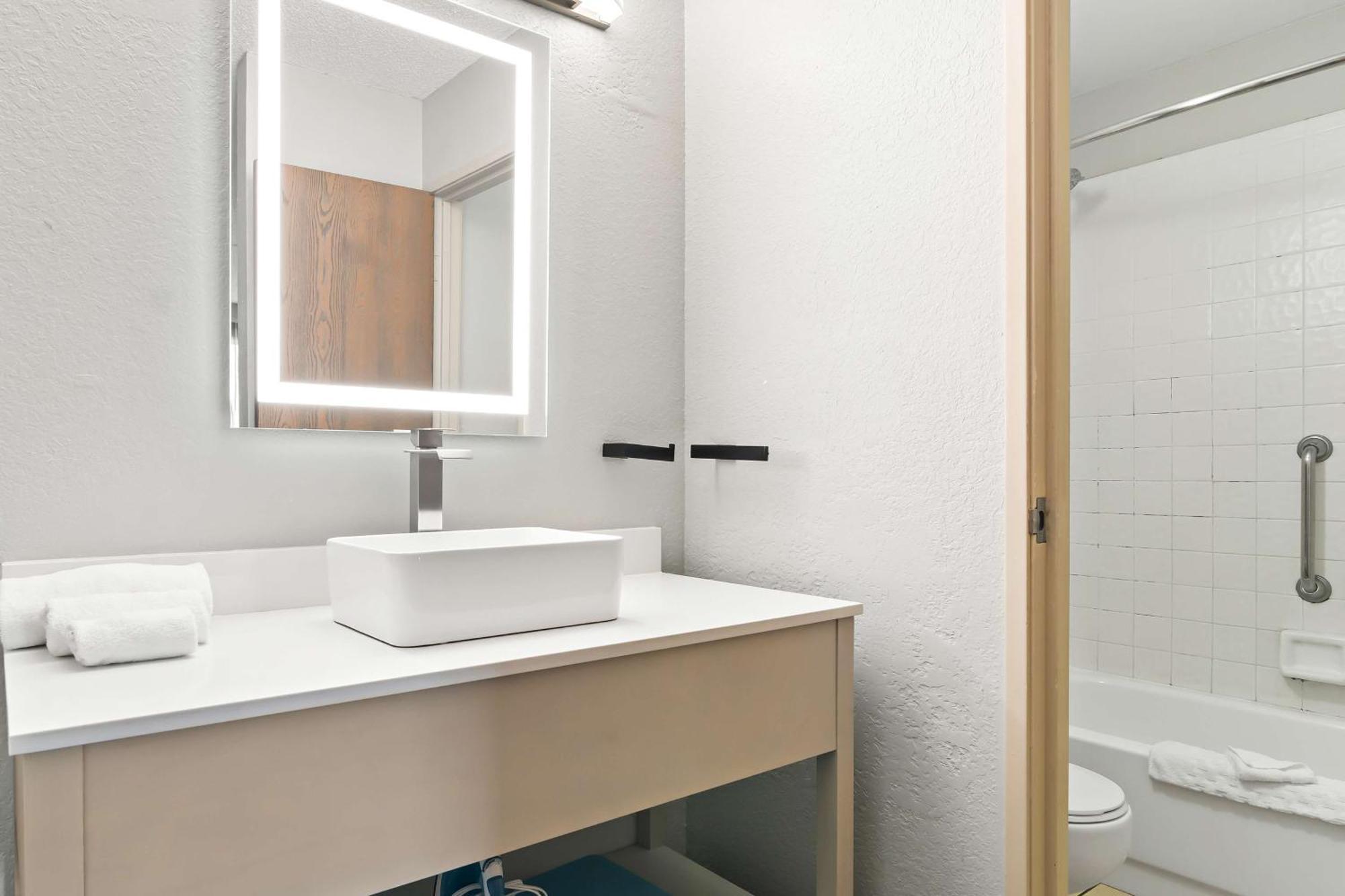 Double Room with Two Double Beds - Non-Smoking