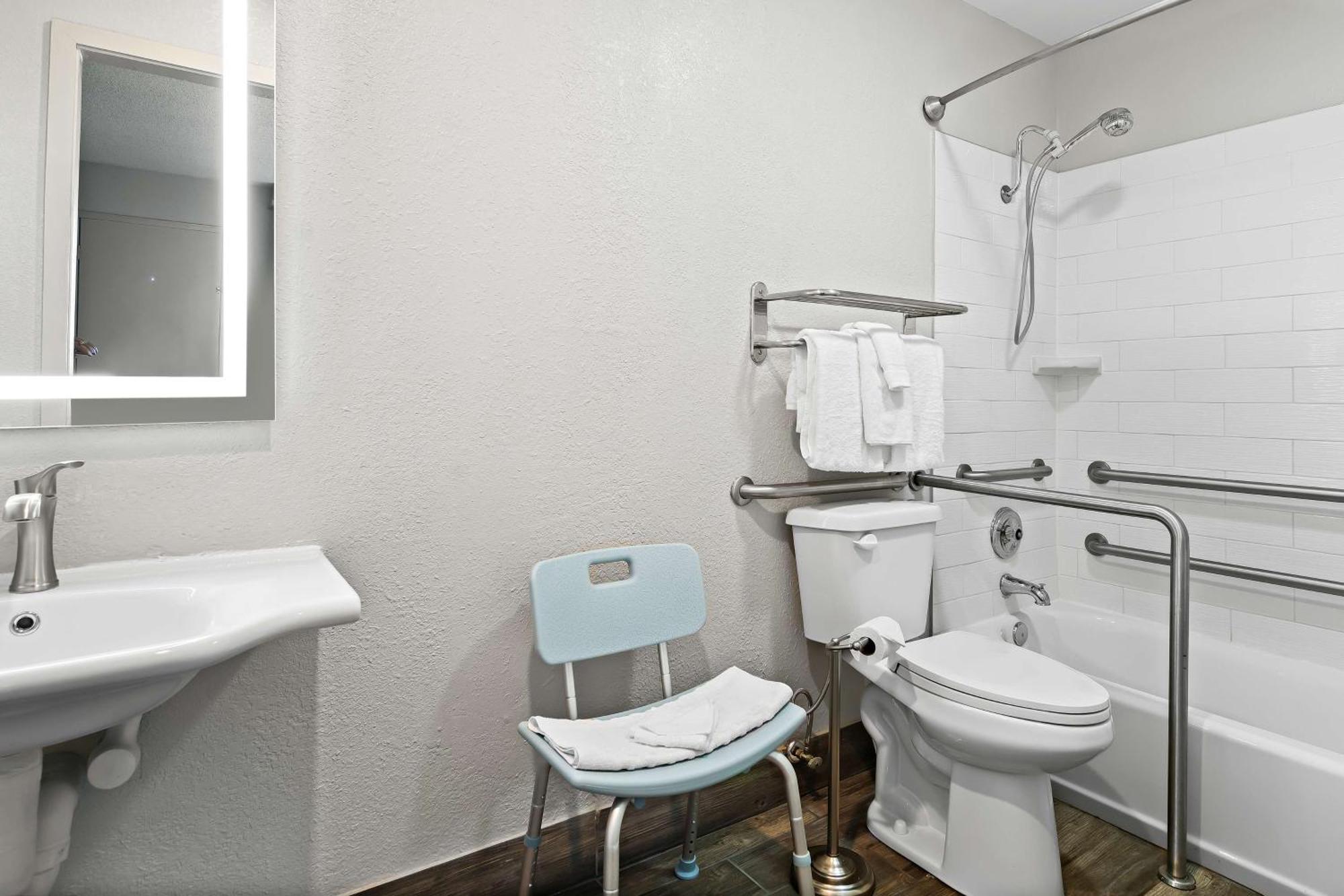 King Room - Disability Access,1622039723:JPEG