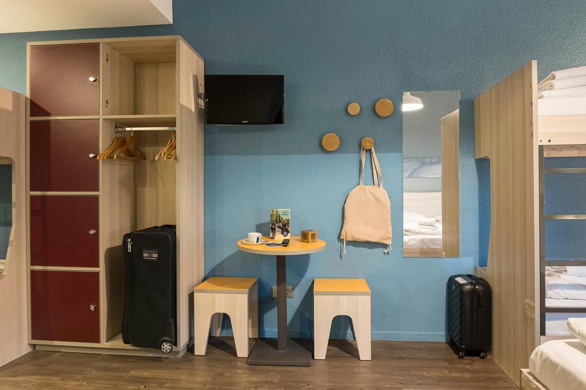 6-Bed Room,1622874389:JPEG