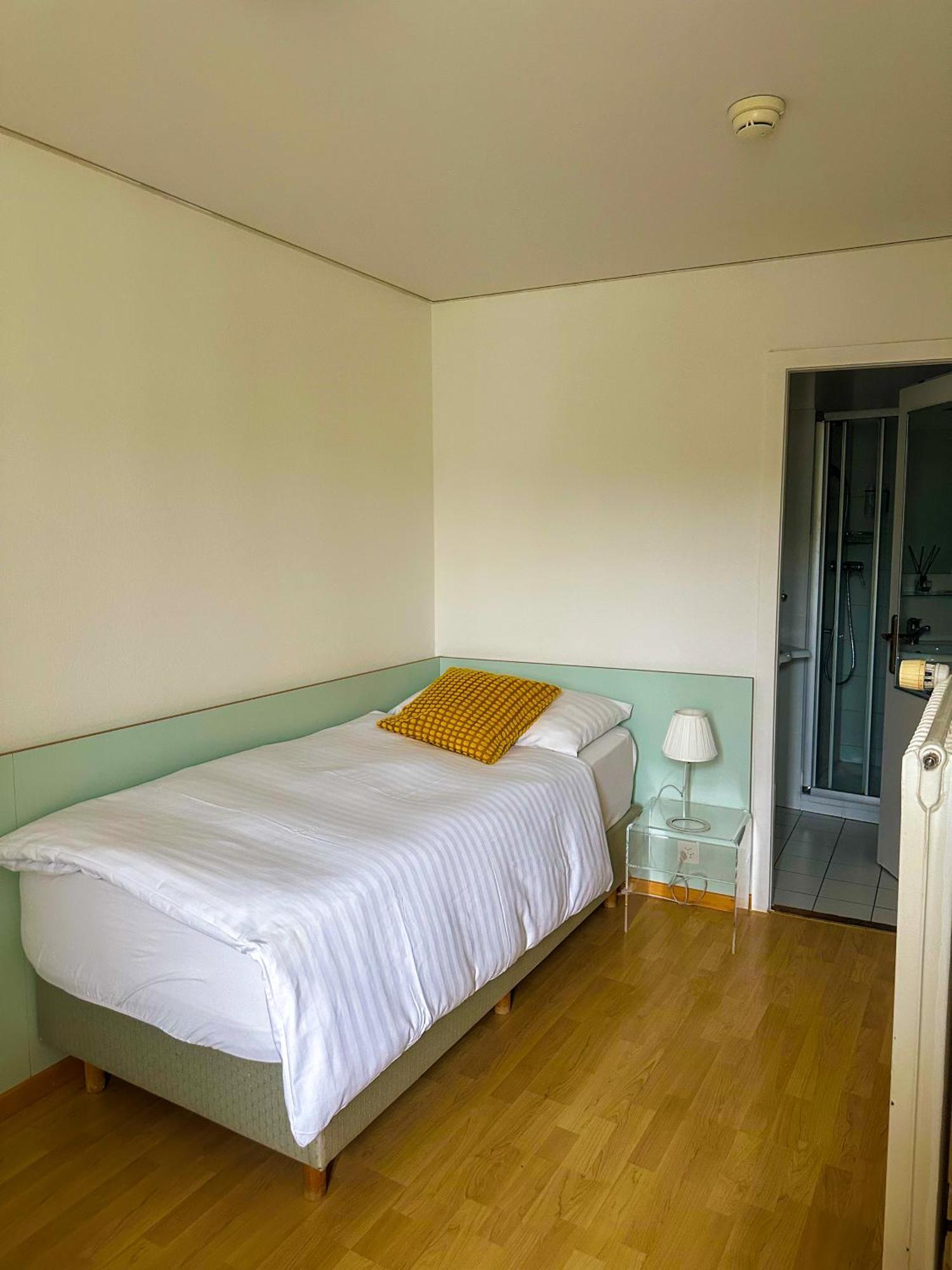 Twin Room,1624312519:JPEG