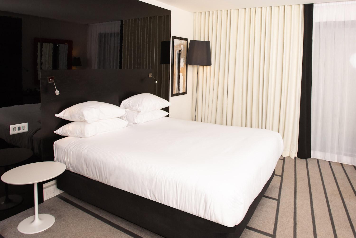 Standard Queen Room Disability Access