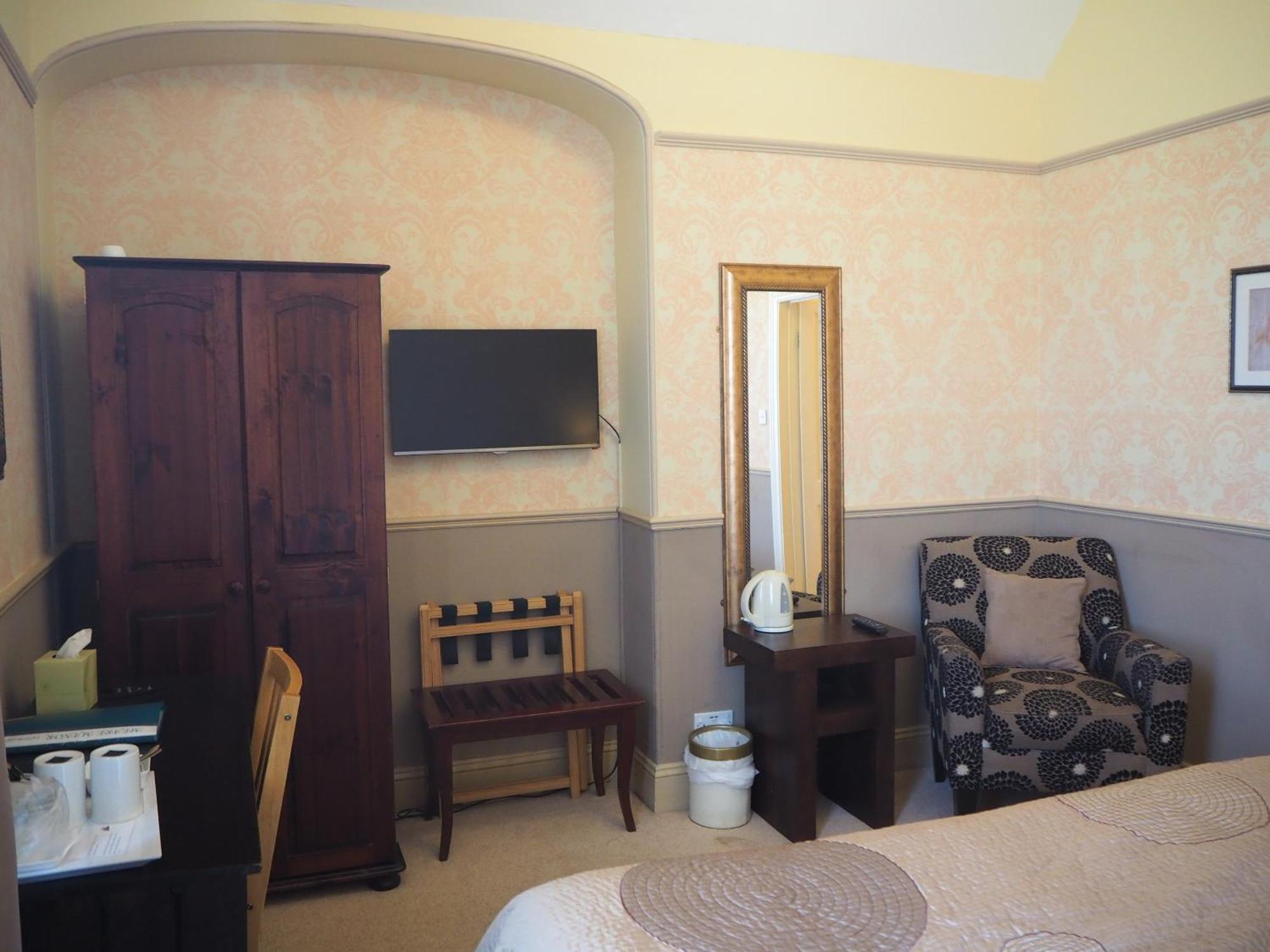 Double Room Private Bathroom