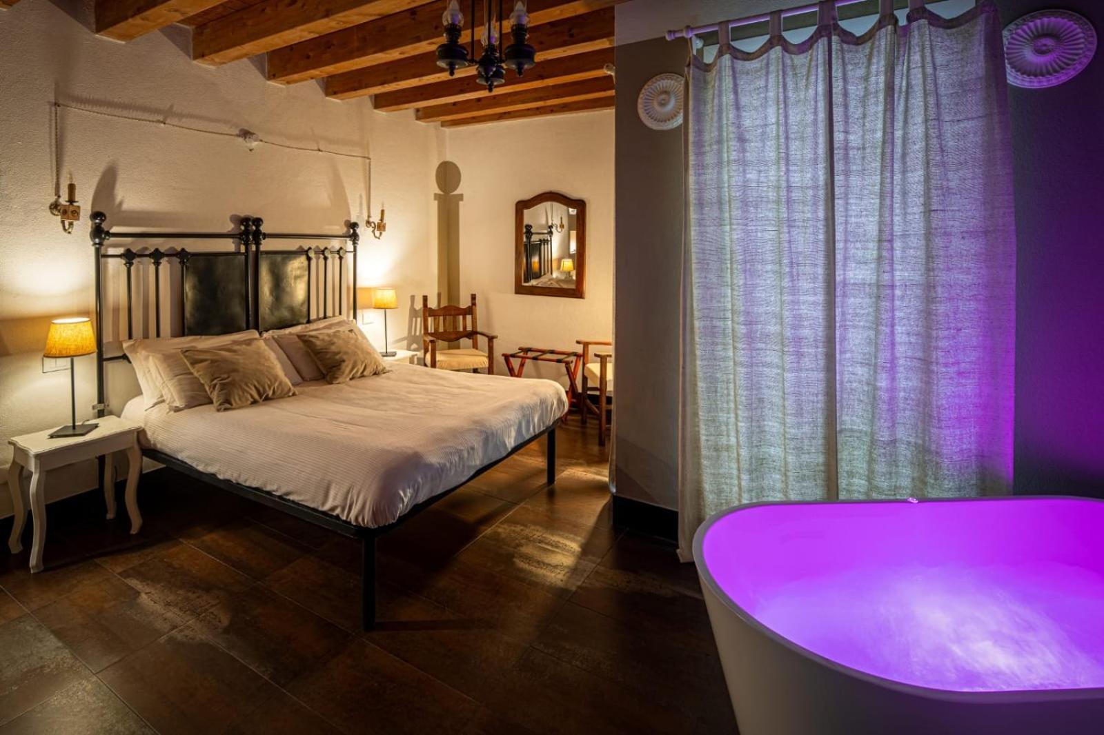 Deluxe Double Room Bath