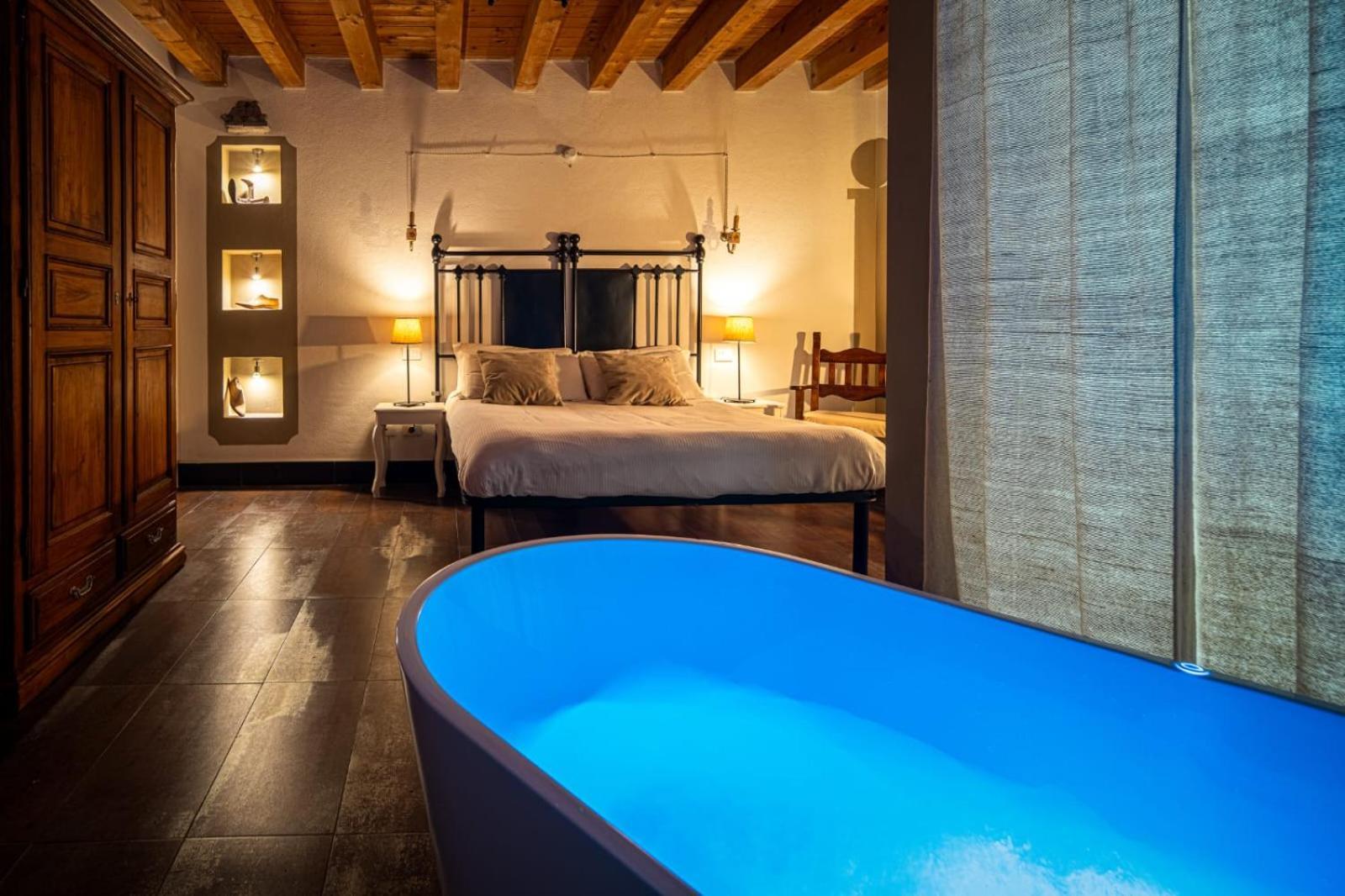 Deluxe Double Room Bath