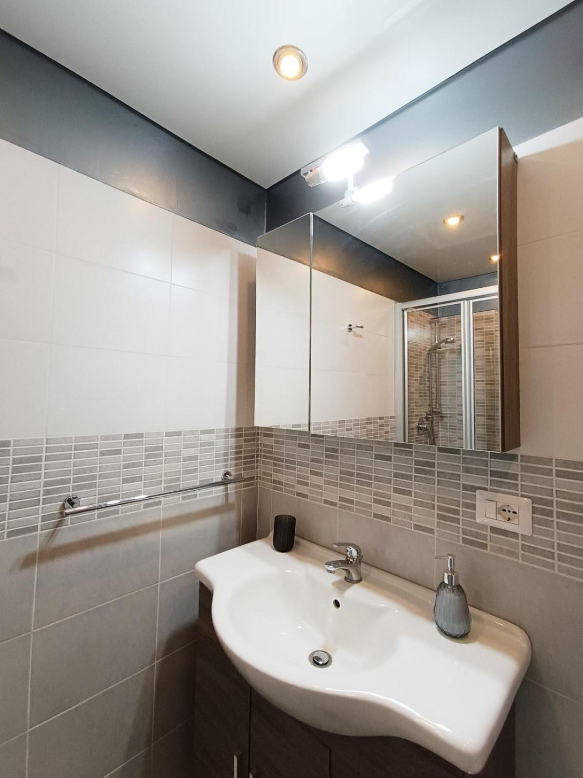 One-Bedroom Apartment,1629907127:JPEG