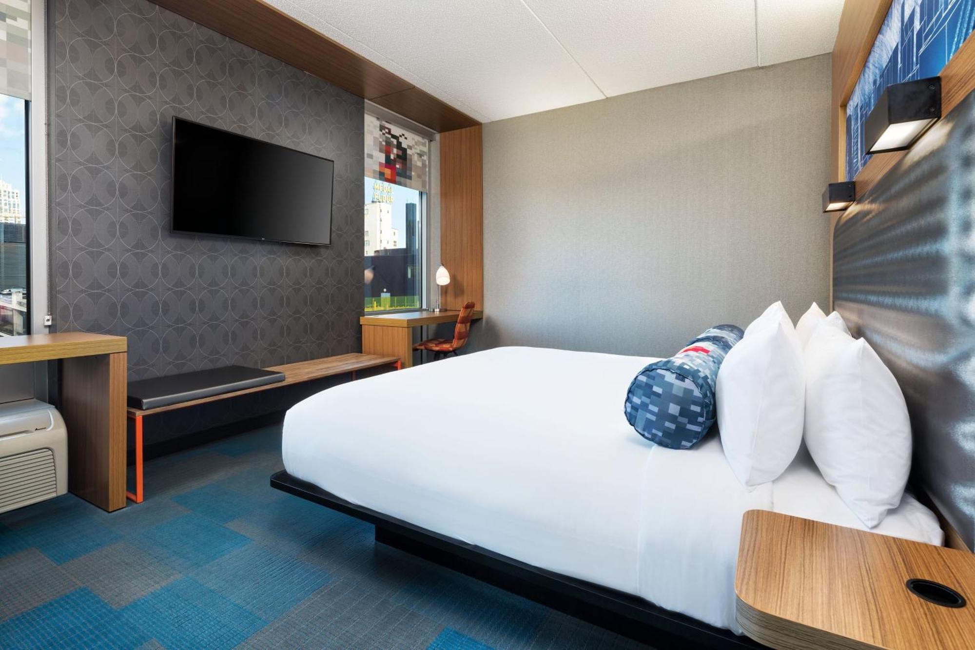 1 Bedroom Suite, 1 King, City view, High floor