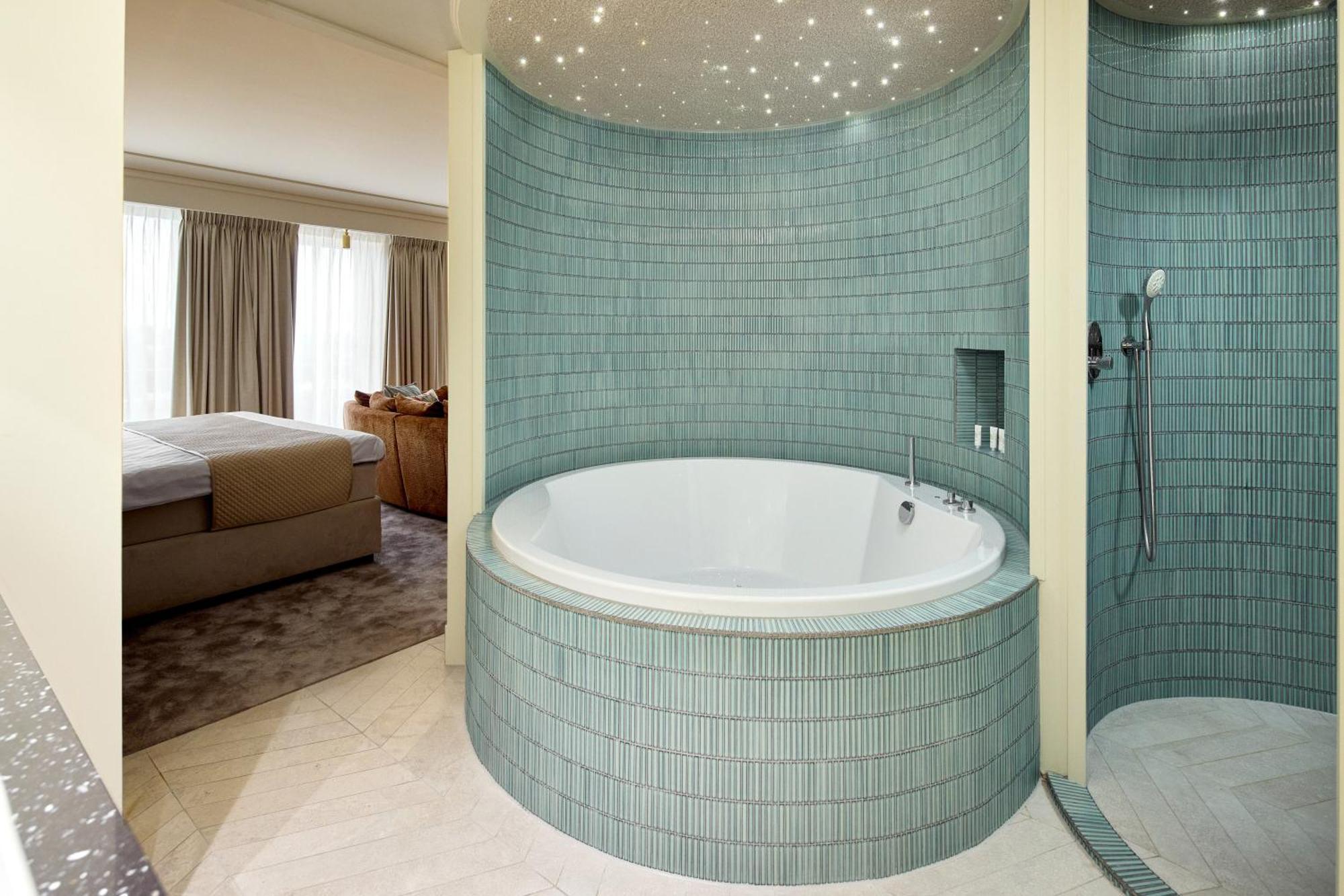 Suite with Spa Bath