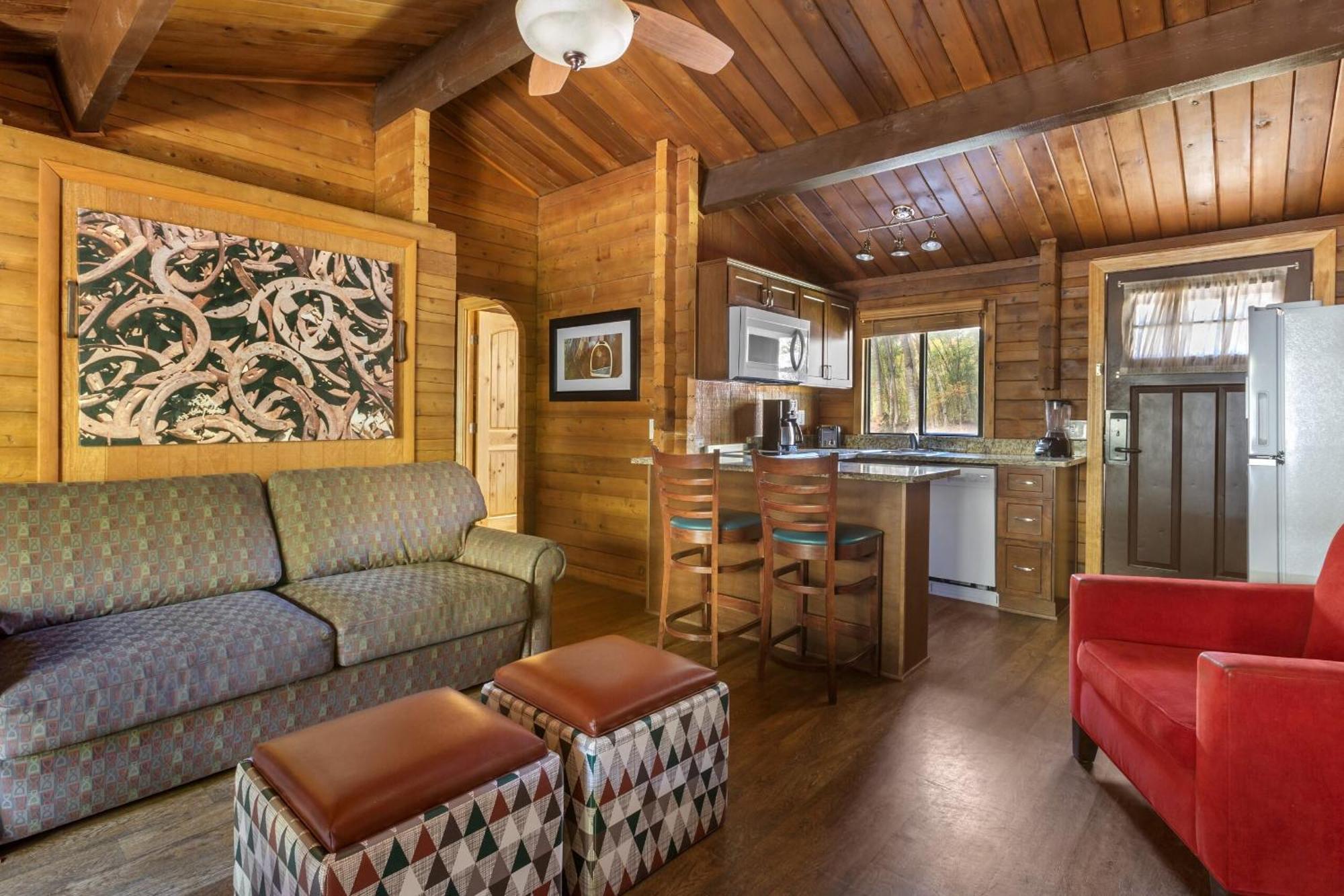 Two-Bedroom Suite,1636745632:JPEG