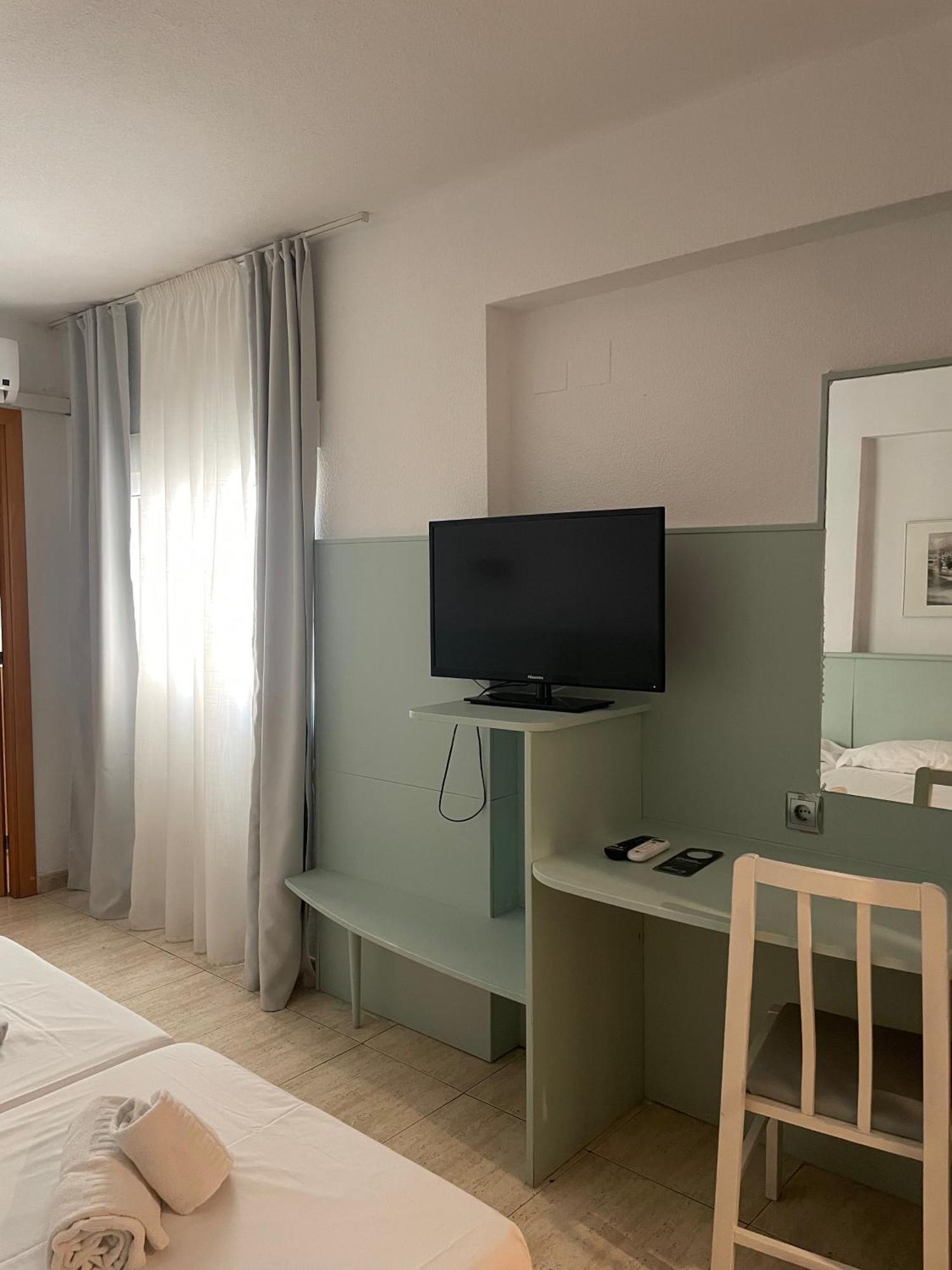 Twin Room,1638672817:JPEG