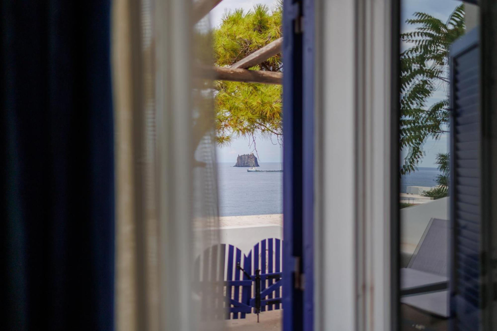 Double or Twin Room Sea View