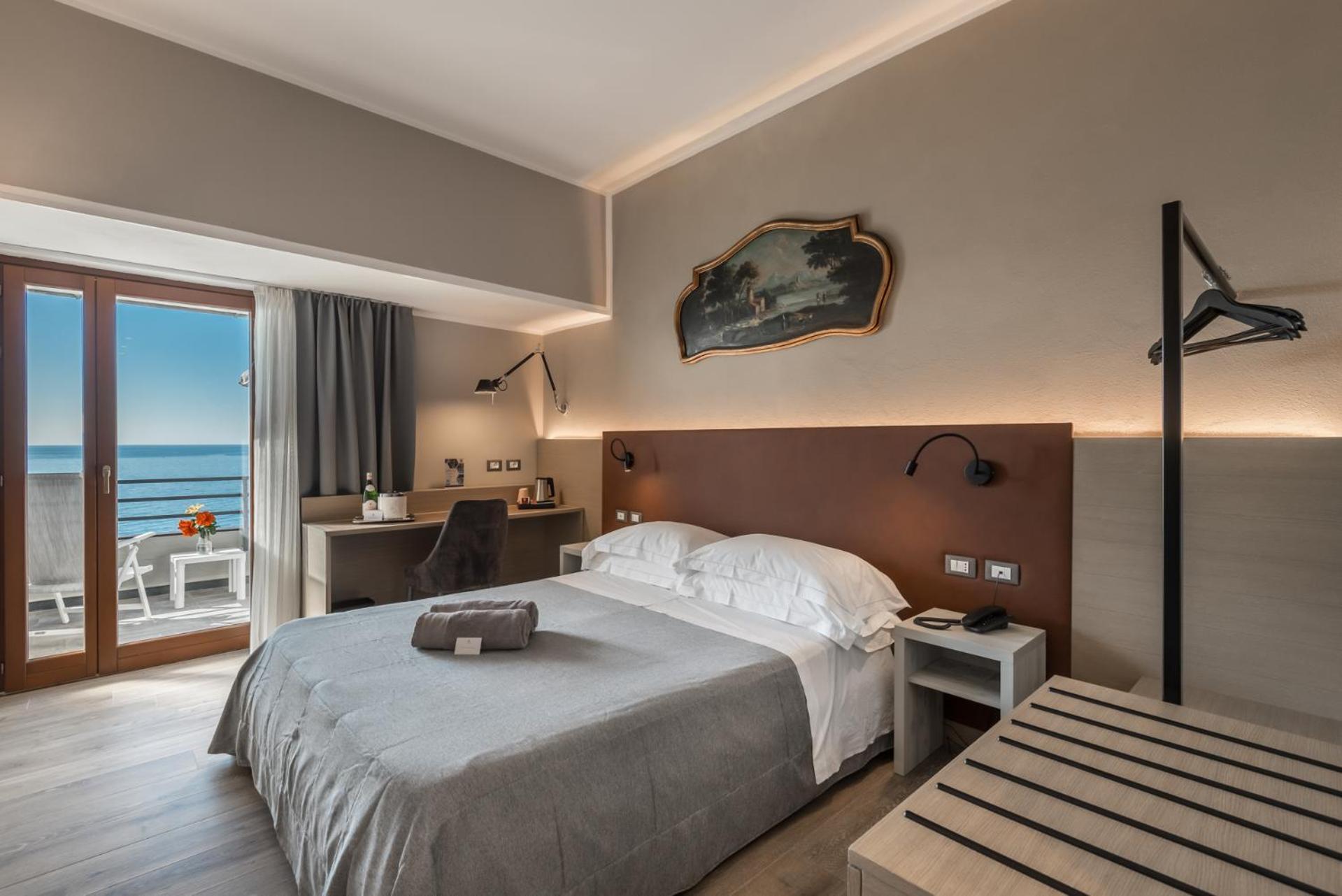Tweepersoonskamer met Balkon en Uitzicht op Zee
