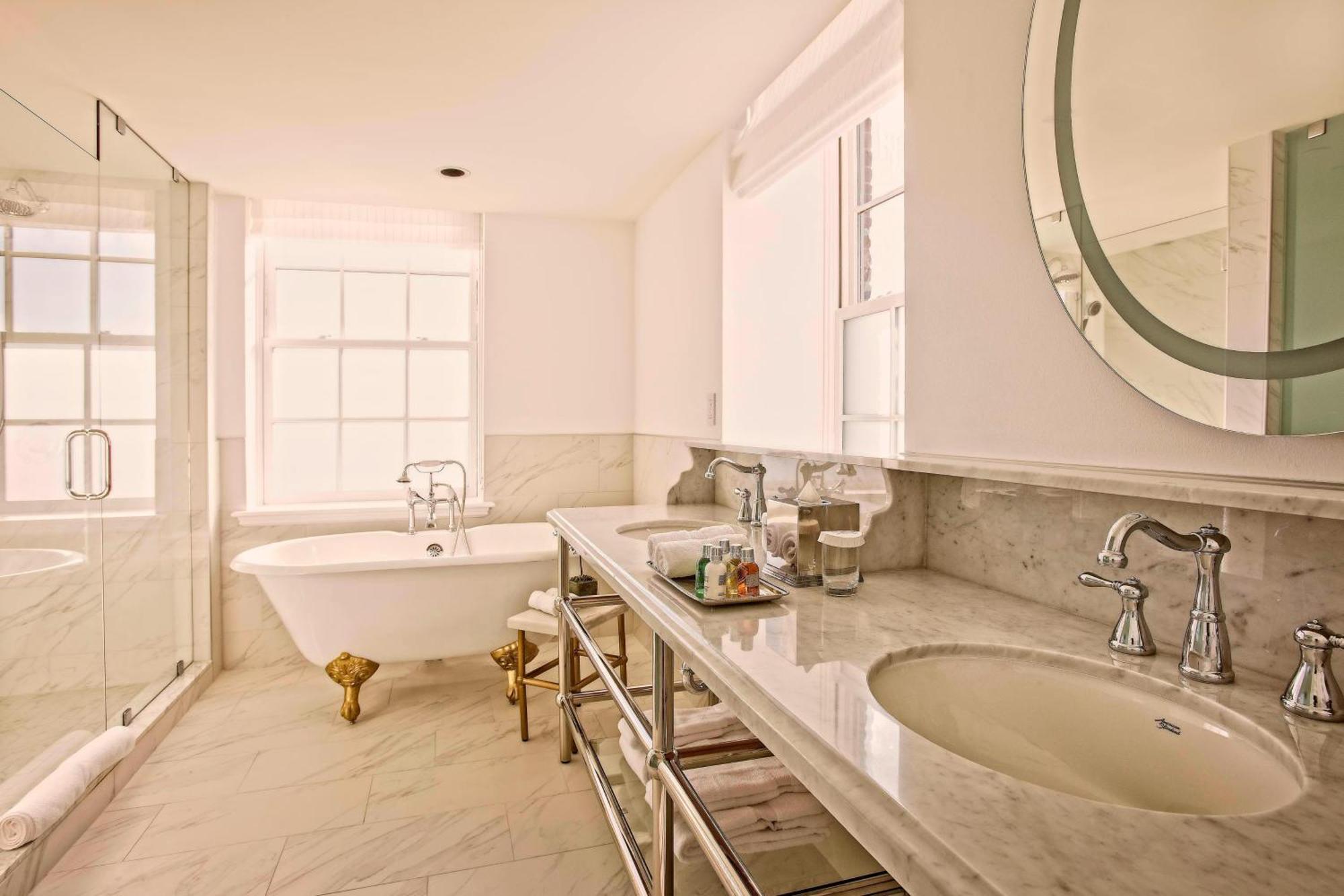 One-Bedroom King Suite,1643194058:JPEG