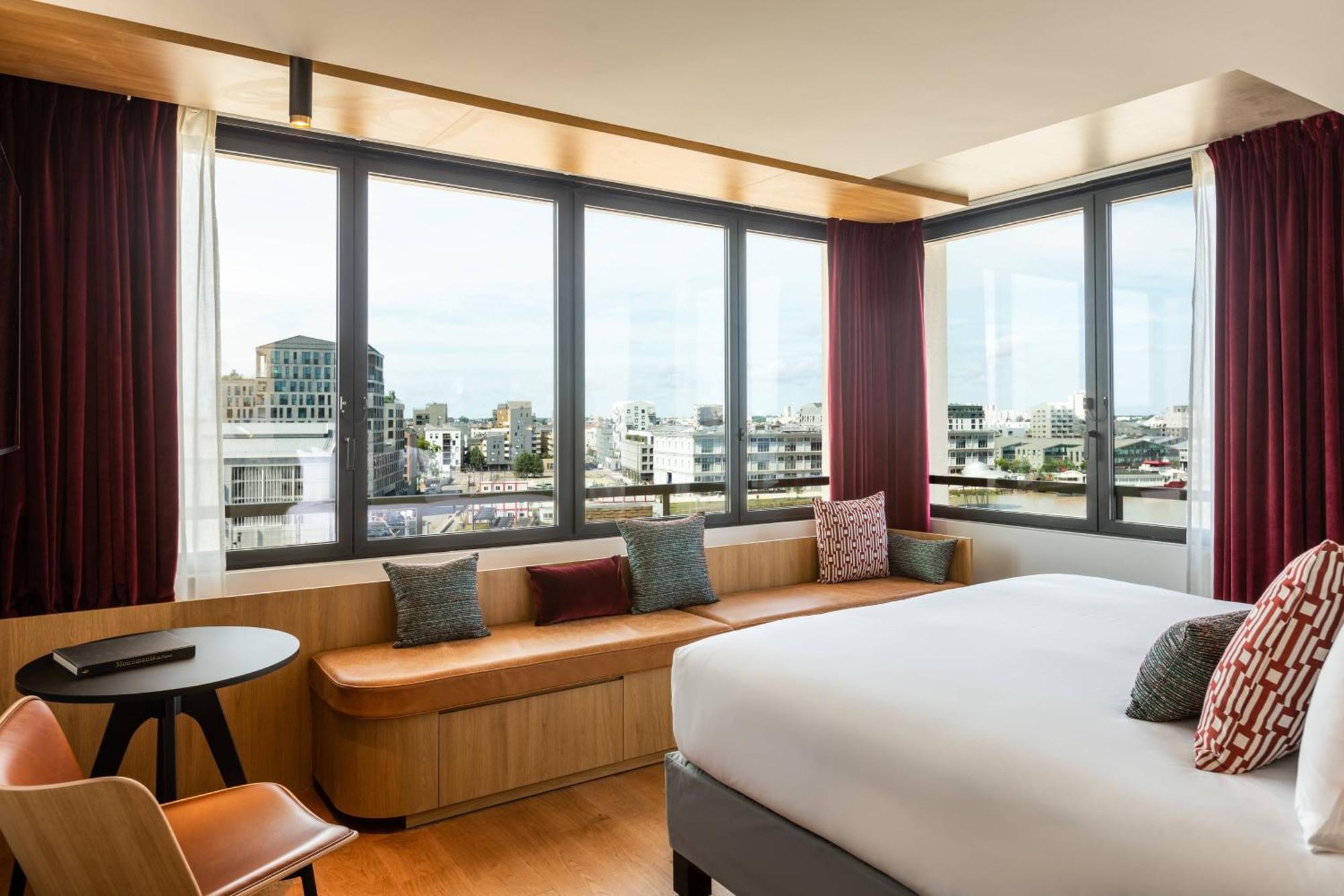 La Galerie Room Larger Room King Bed City View