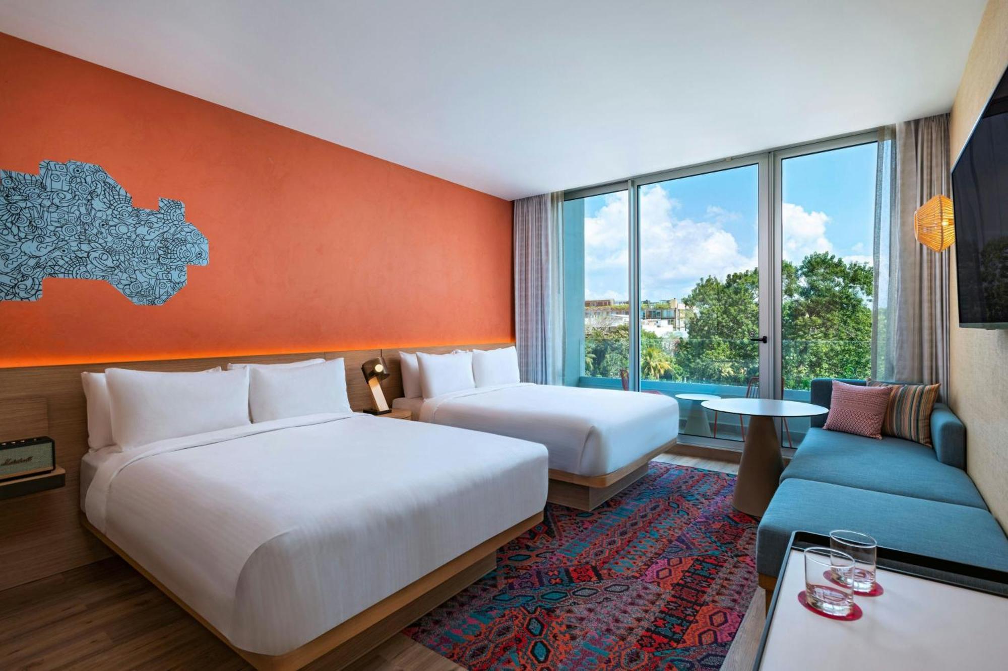 Breezy Guest room 2 Queen Balcony