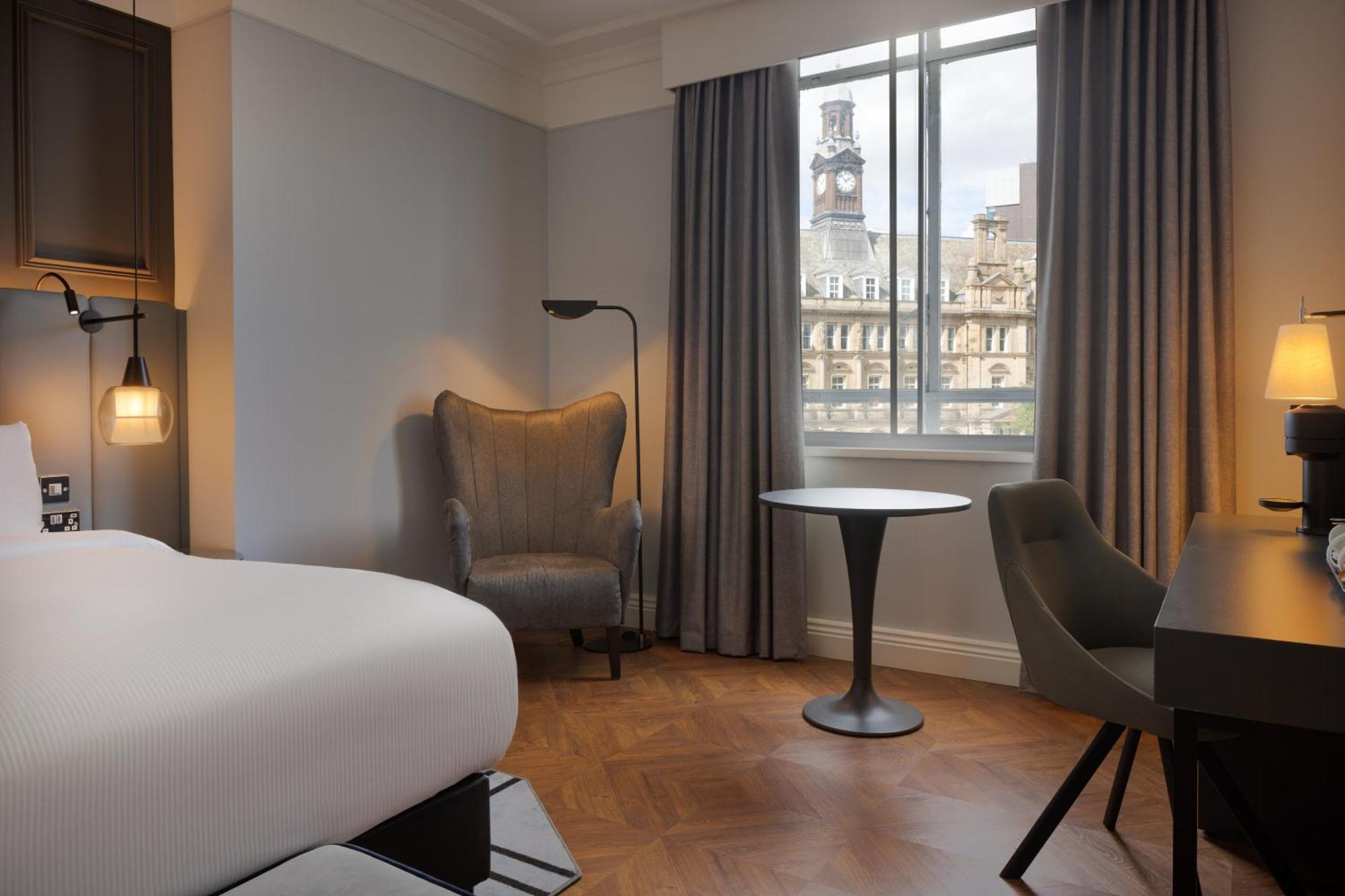 Superior Kamer met Kingsize Bed en Uitzicht op Stadsplein