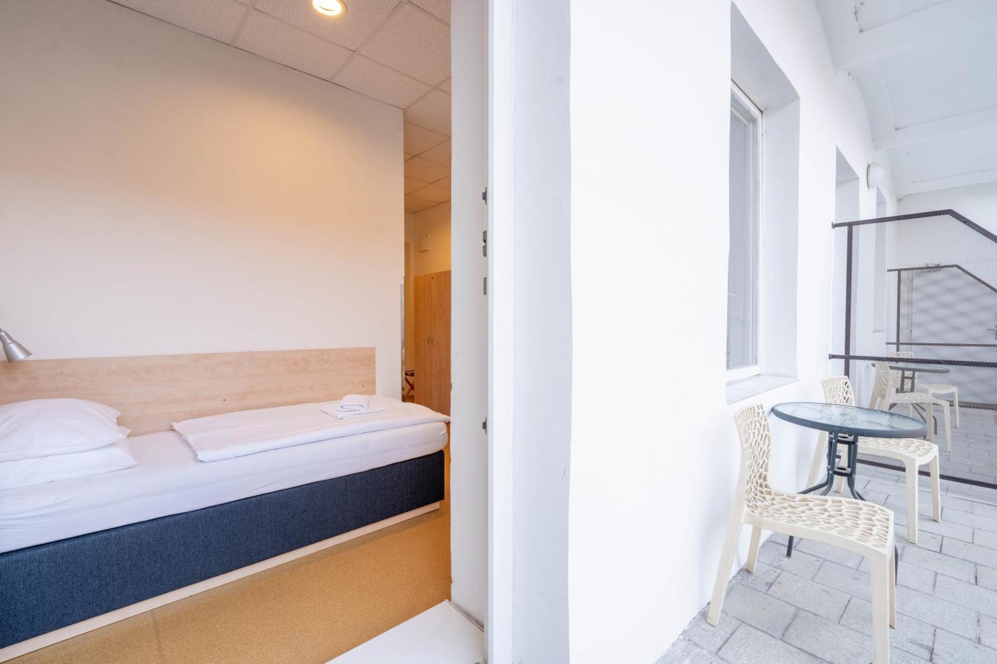 Tweepersoonskamer met 2 Aparte Bedden en Balkon