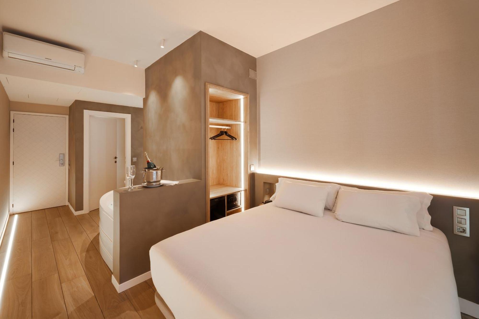 Quarto Duplo com Banheira de Hidromassagem