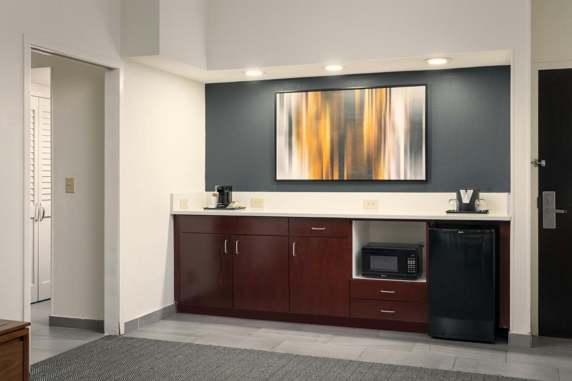 1 Bedroom 2 room Suite, 1 King, Sofa bed,1646902003:JPEG