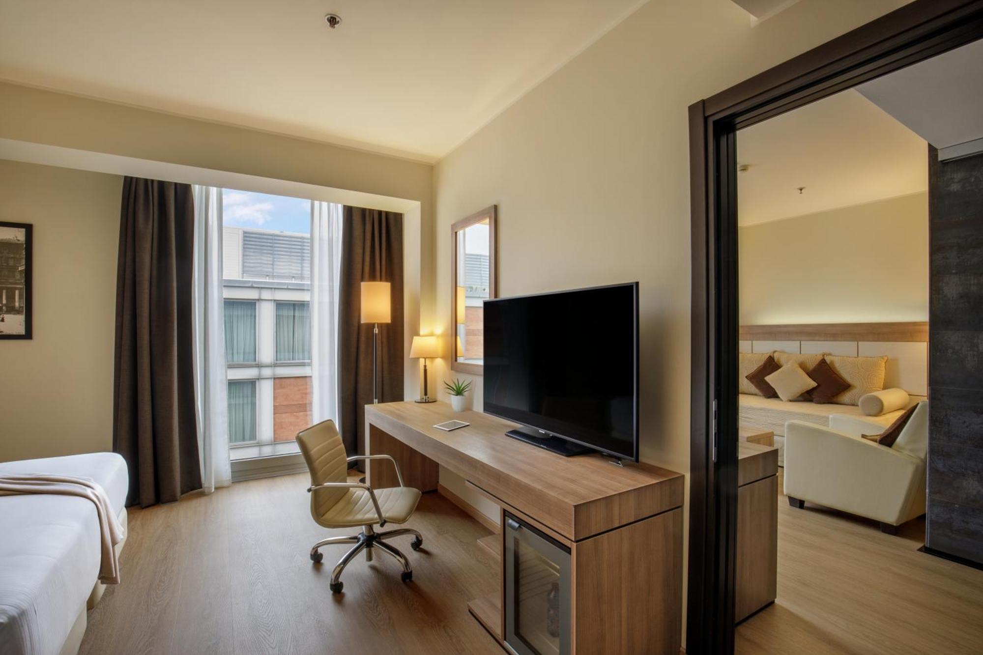 King Suite with Lounge Area