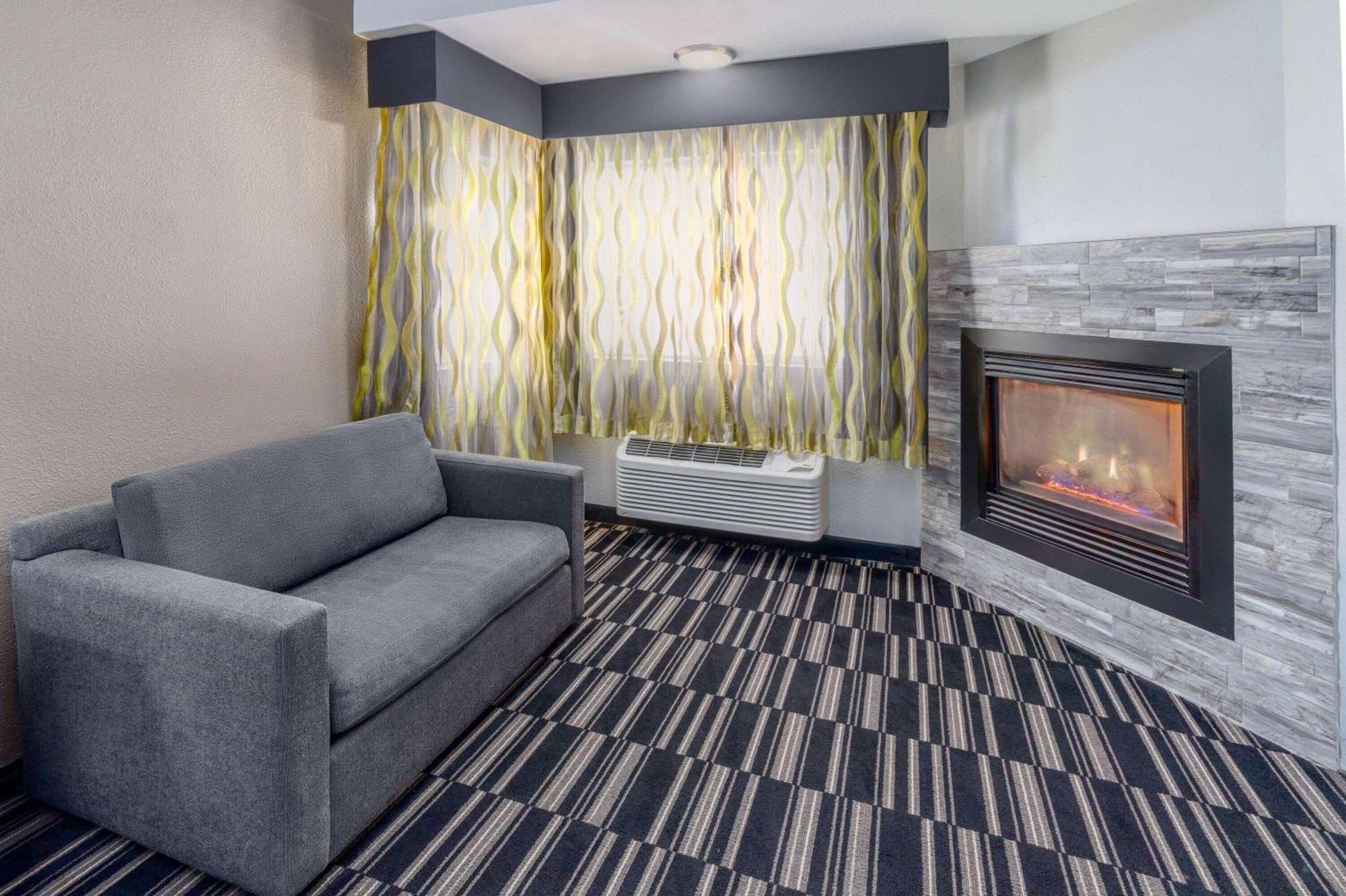 1 King Bed Fireplace Non-Smoking
