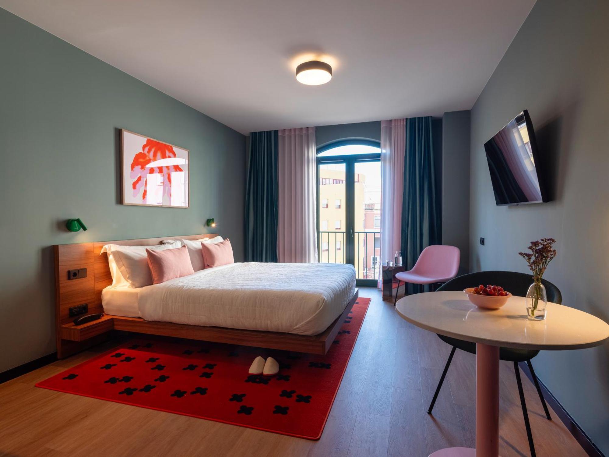 Large Studio with Kitchenette