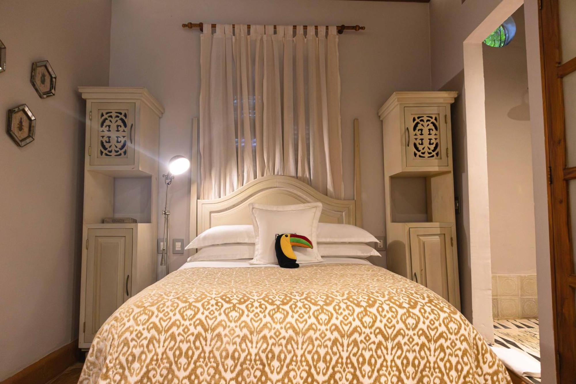2 Bedroom Suite 1 King 1 Queen