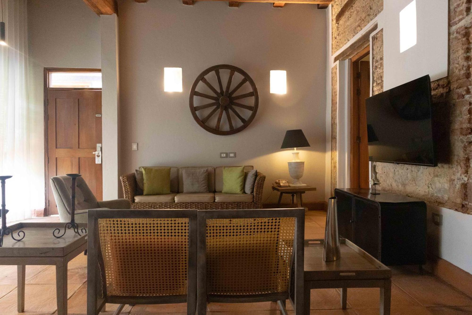 2 Bedroom Suite 1 King 1 Queen