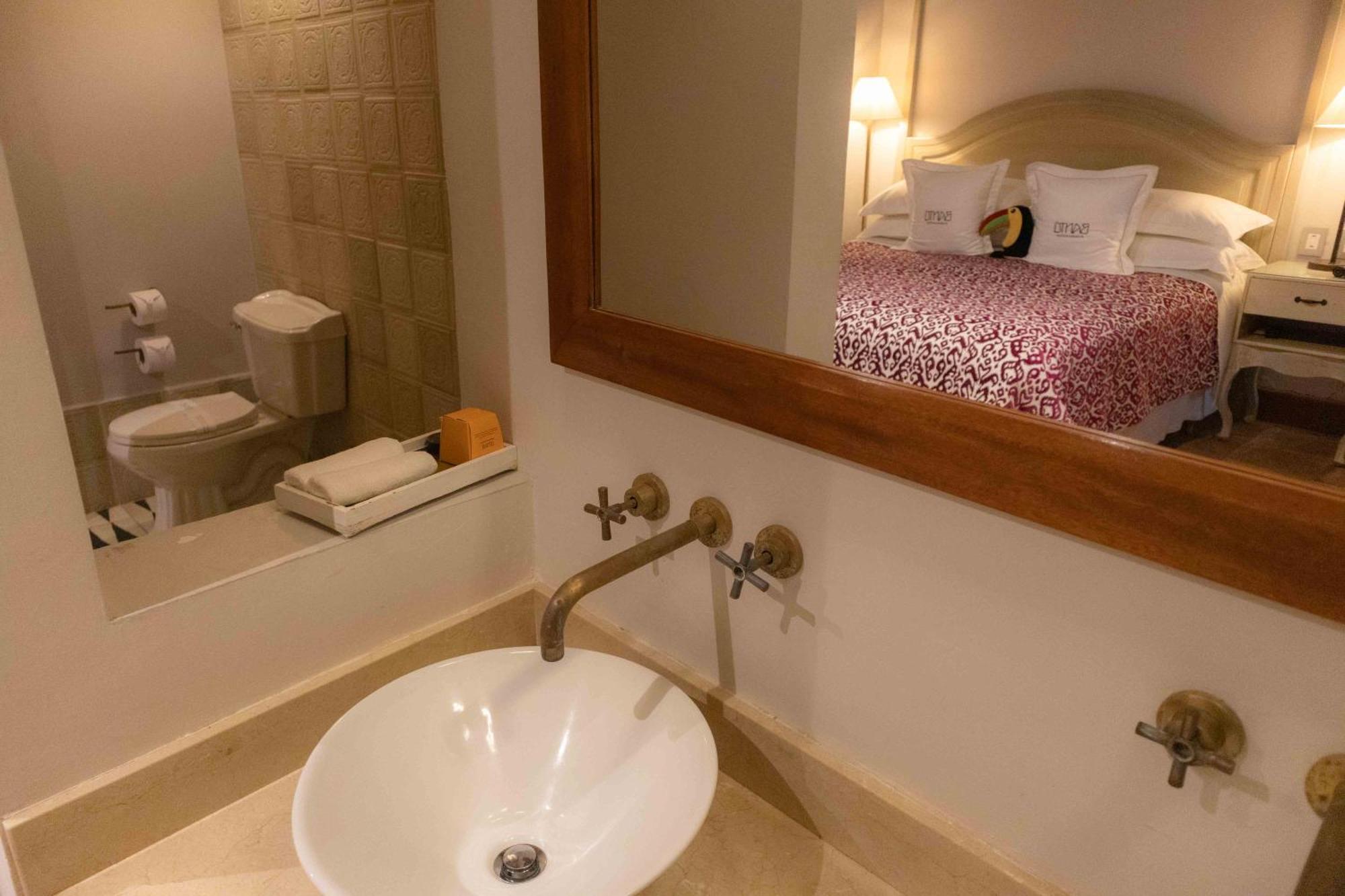 2 Bedroom Suite 1 King 1 Queen