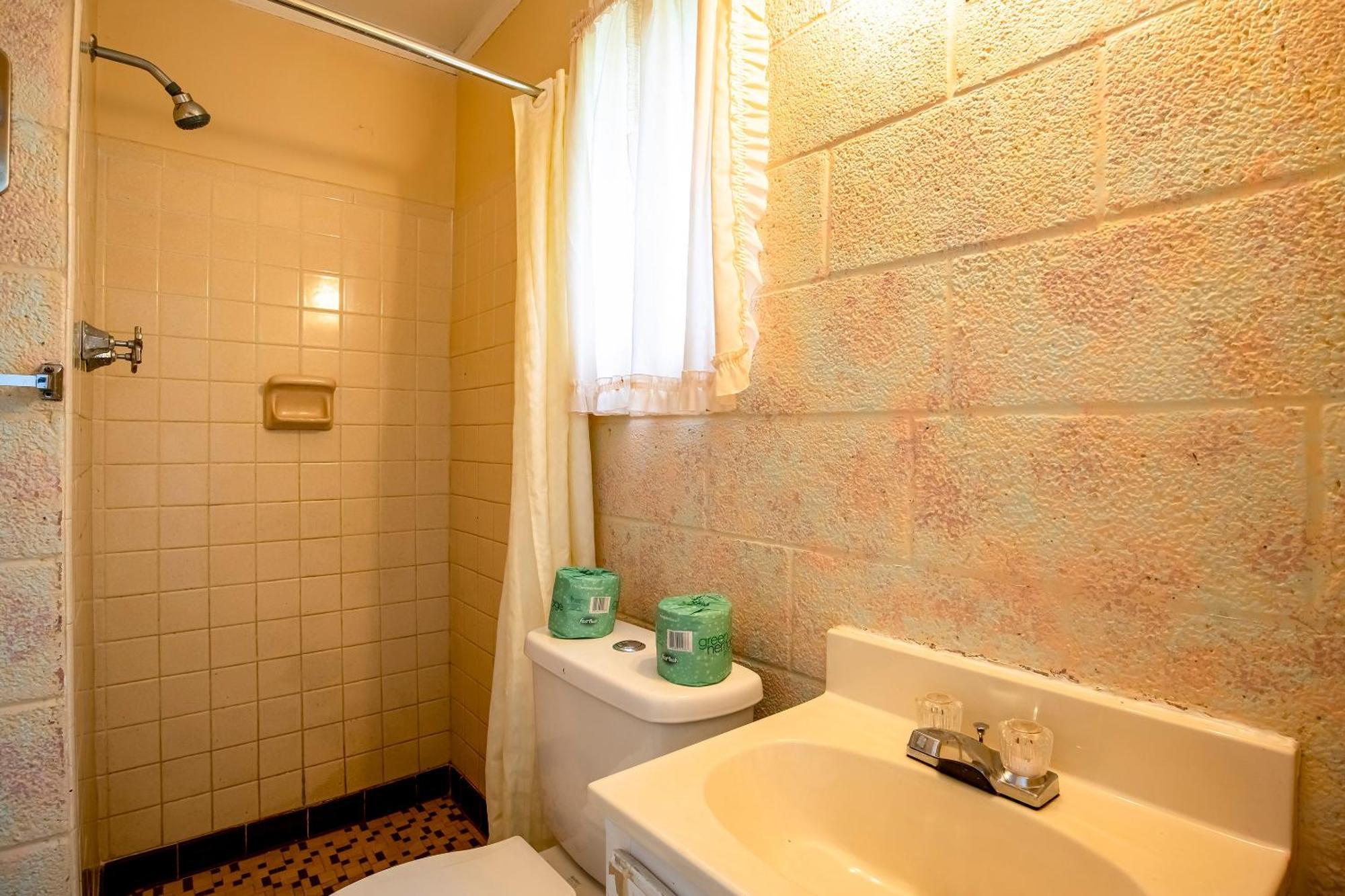 Queen Room,1658776530:JPEG