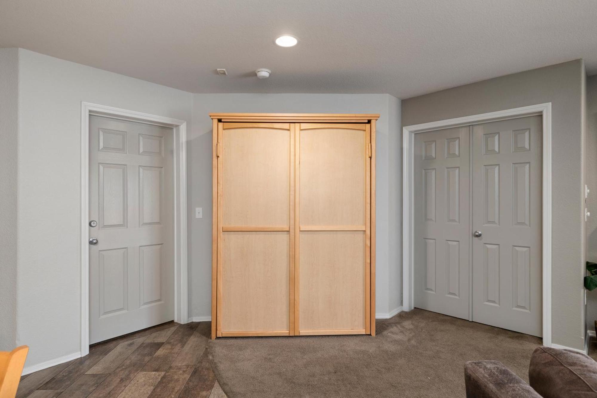 2 Bdrm Luxury Condo Jacuzzi w or Kitchen