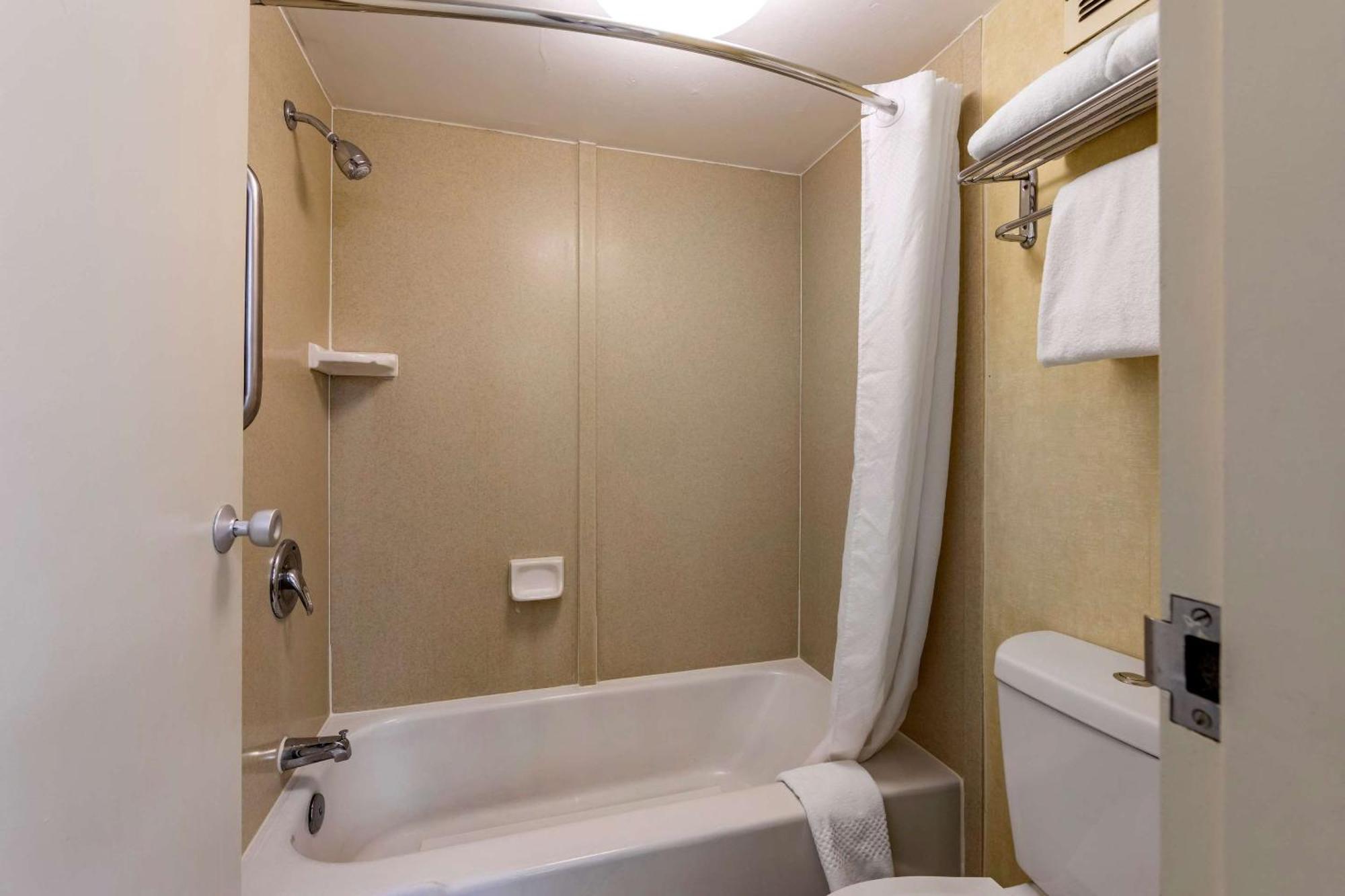 Standard King Room - Non-Smoking,1661659826:JPEG