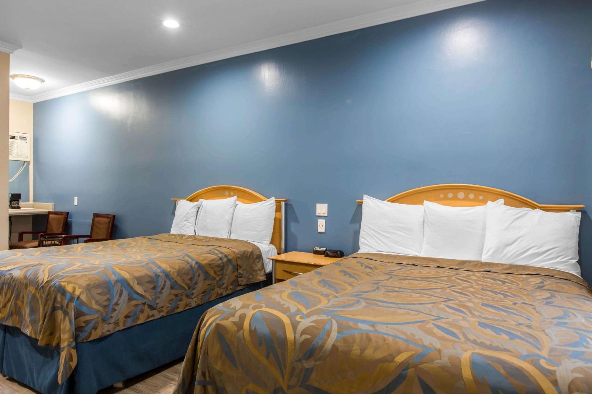 Standard Queen Room with Two Queen Beds - Non-Smoking