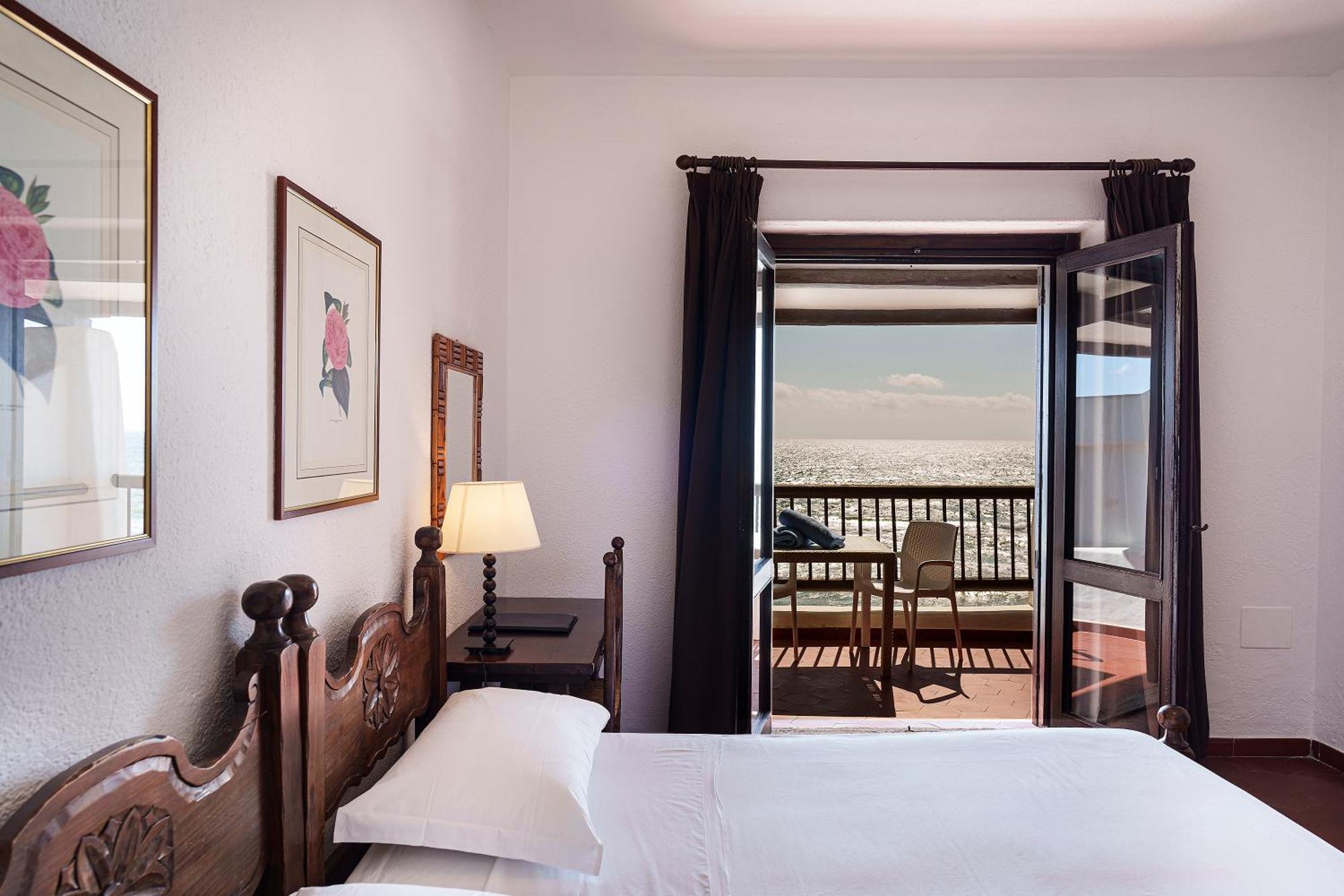 Double or Twin Room Sea View