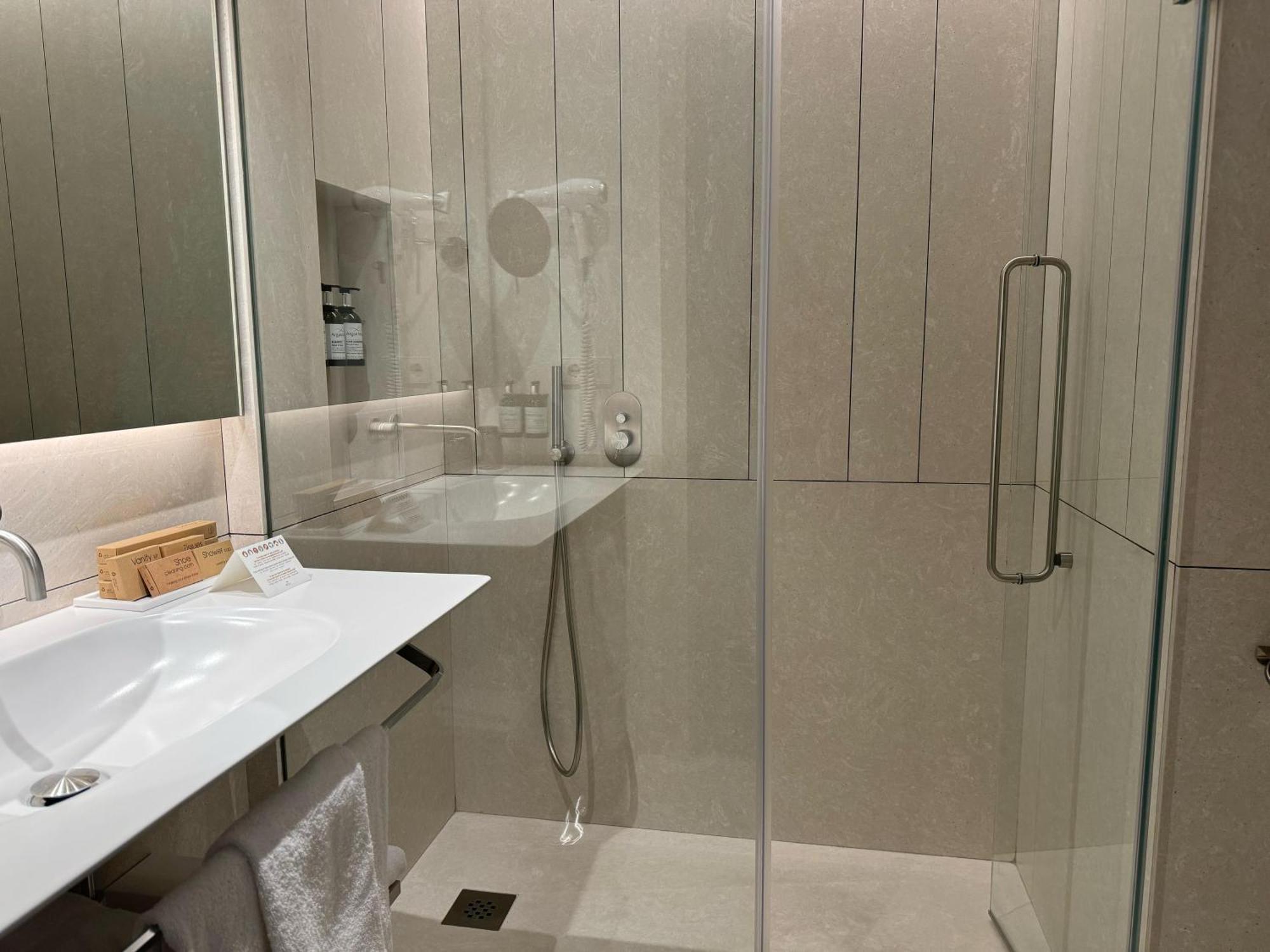 Twin Room with Extra Bed,1662975775:JPEG