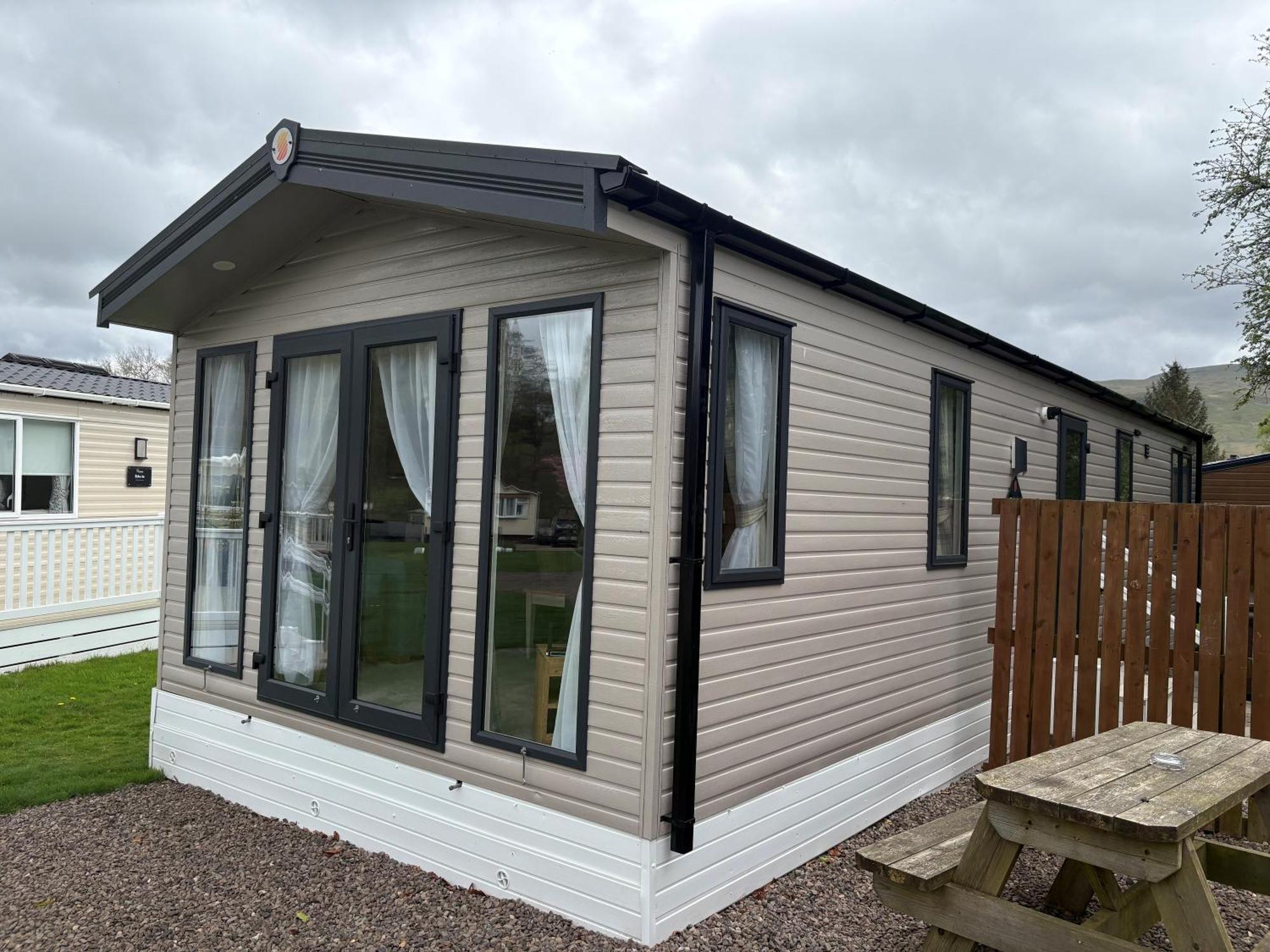 Luxury 2 Bedroom Caravan Hot Tub Pet Friendly